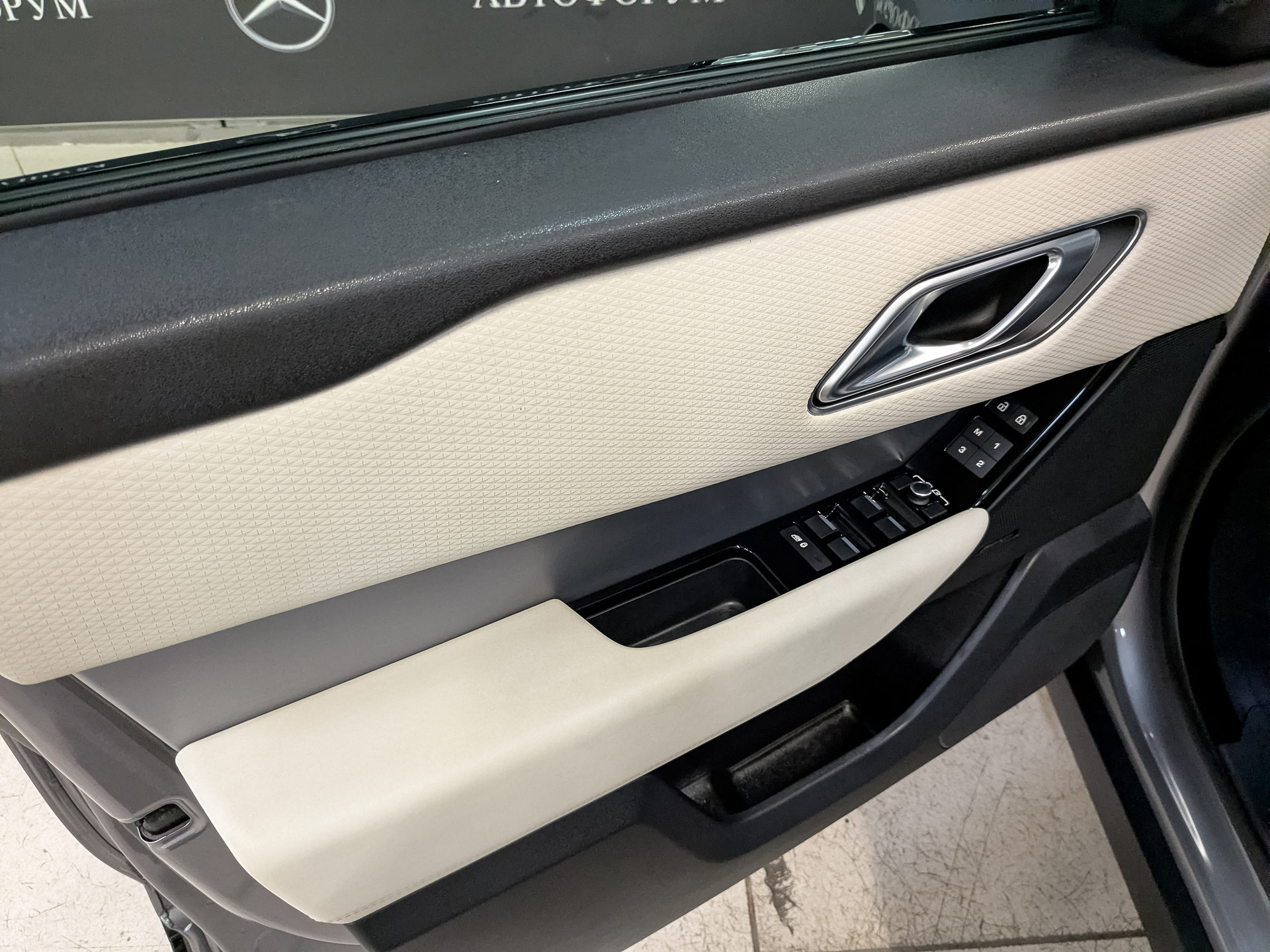 LAND ROVER Range Rover Velar 2.00 (248 л.с), автомат, 2022, пробег 82 300 км