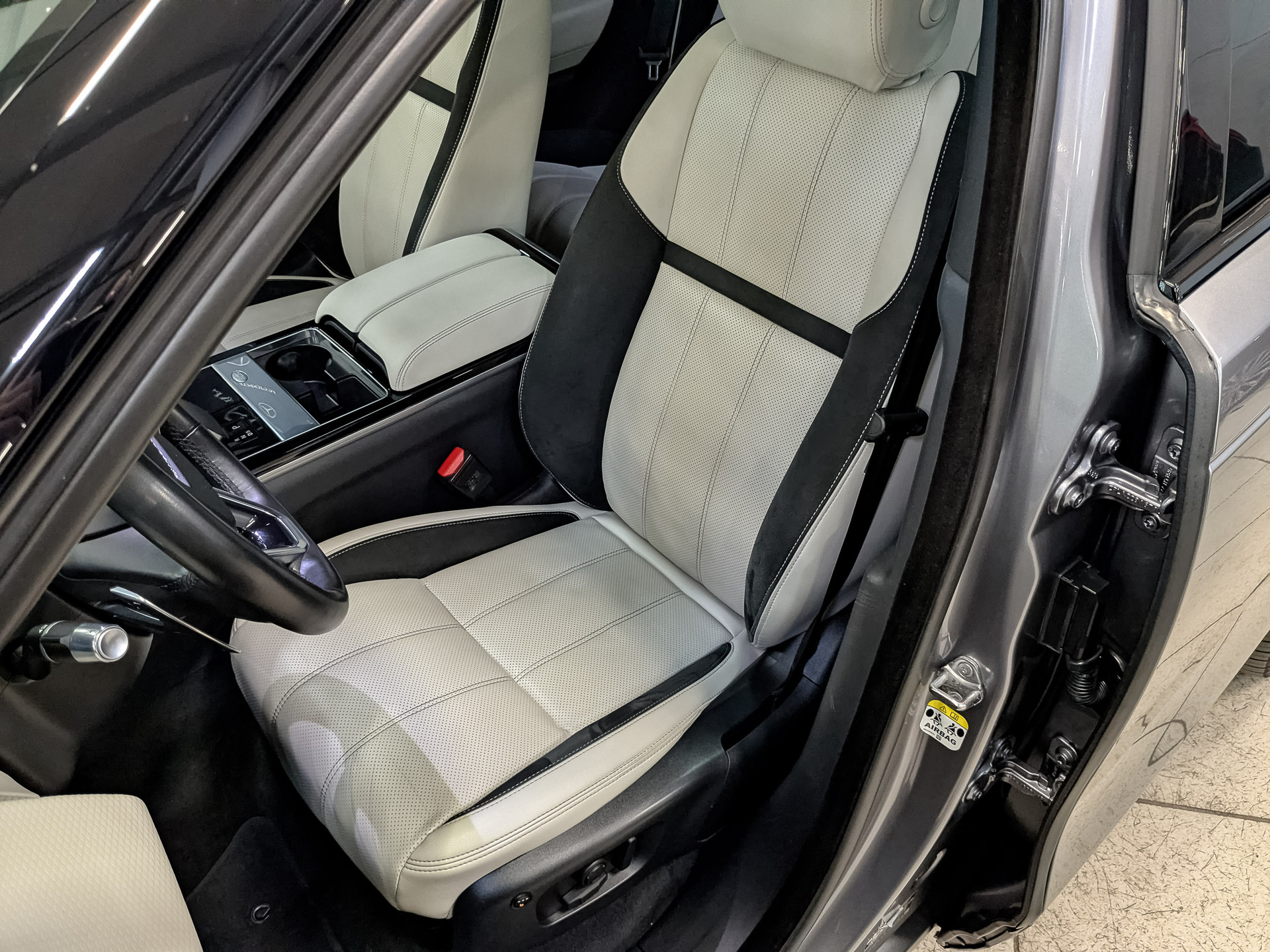 LAND ROVER Range Rover Velar 2.00 (248 л.с), автомат, 2022, пробег 82 300 км