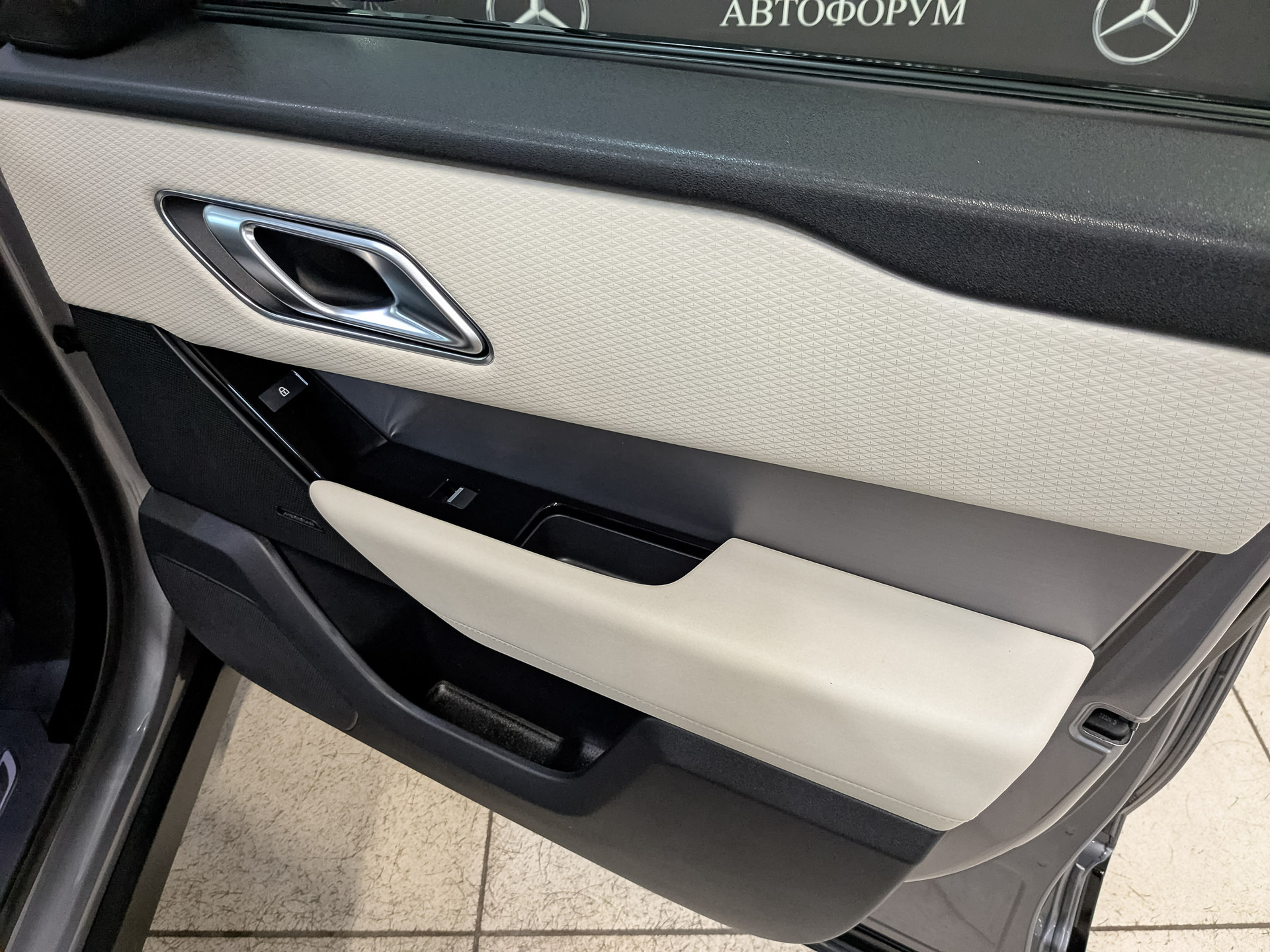 LAND ROVER Range Rover Velar 2.00 (248 л.с), автомат, 2022, пробег 82 300 км