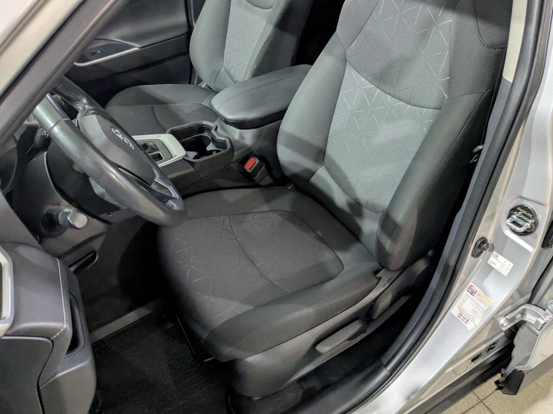 TOYOTA Rav-4 2.00 (149 л.с), автомат, 2021, пробег 67 067 км