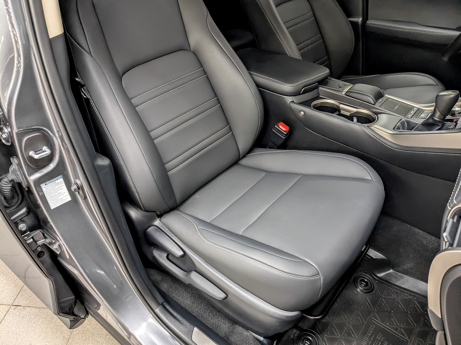 LEXUS NX 2.00 (150 л.с), автомат, 2020, пробег 24 902 км