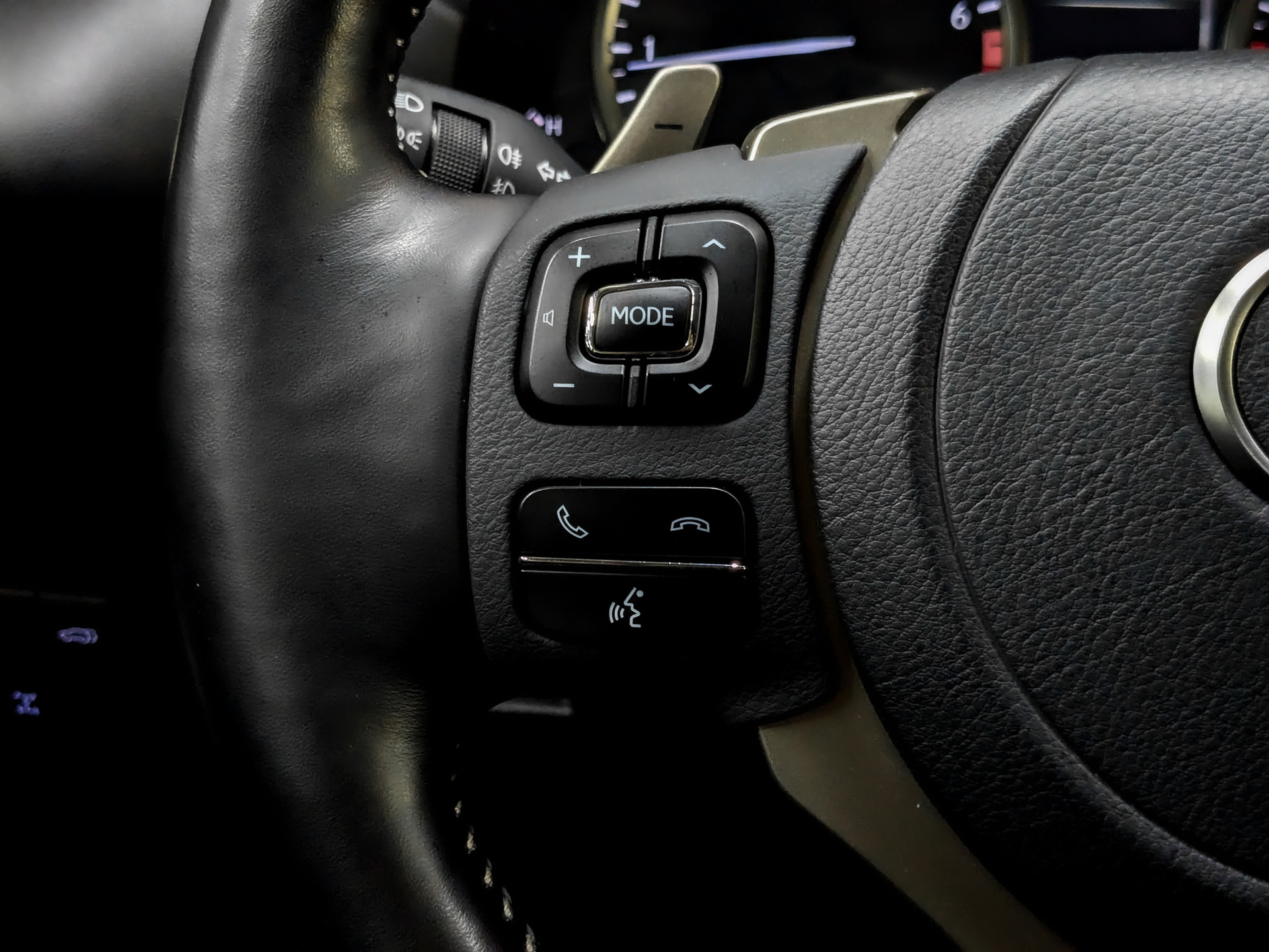 LEXUS NX 2.00 (150 л.с), автомат, 2020, пробег 24 902 км