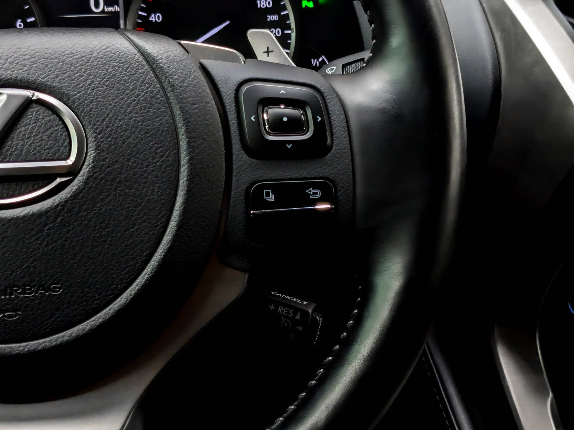 LEXUS NX 2.00 (150 л.с), автомат, 2020, пробег 24 902 км