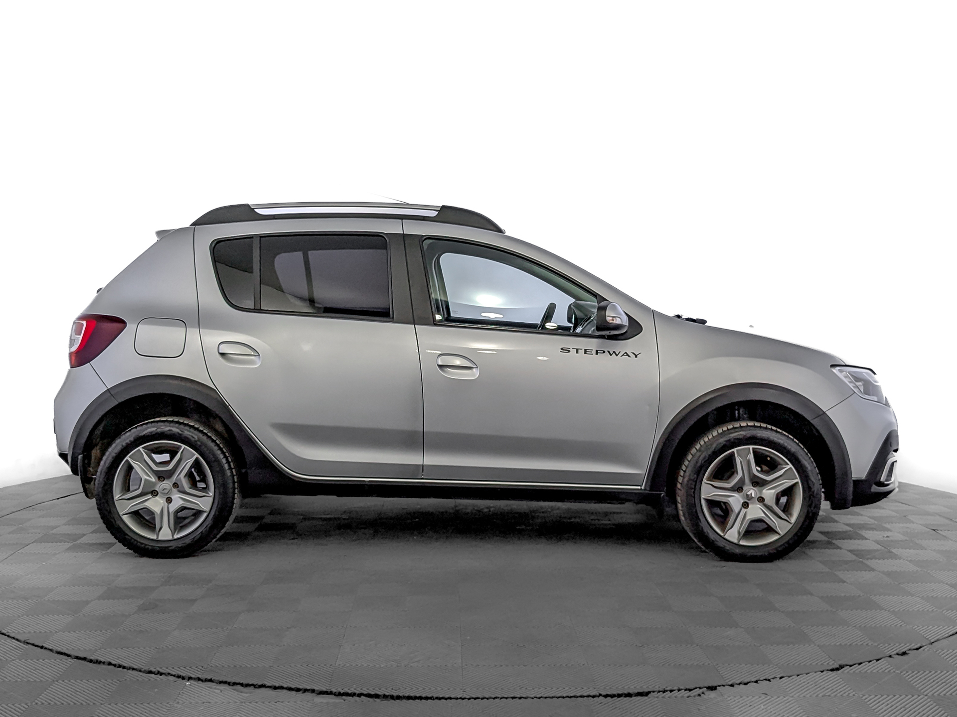 RENAULT Sandero 1.60 (102 л.с), автомат, 2021, пробег 107 636 км
