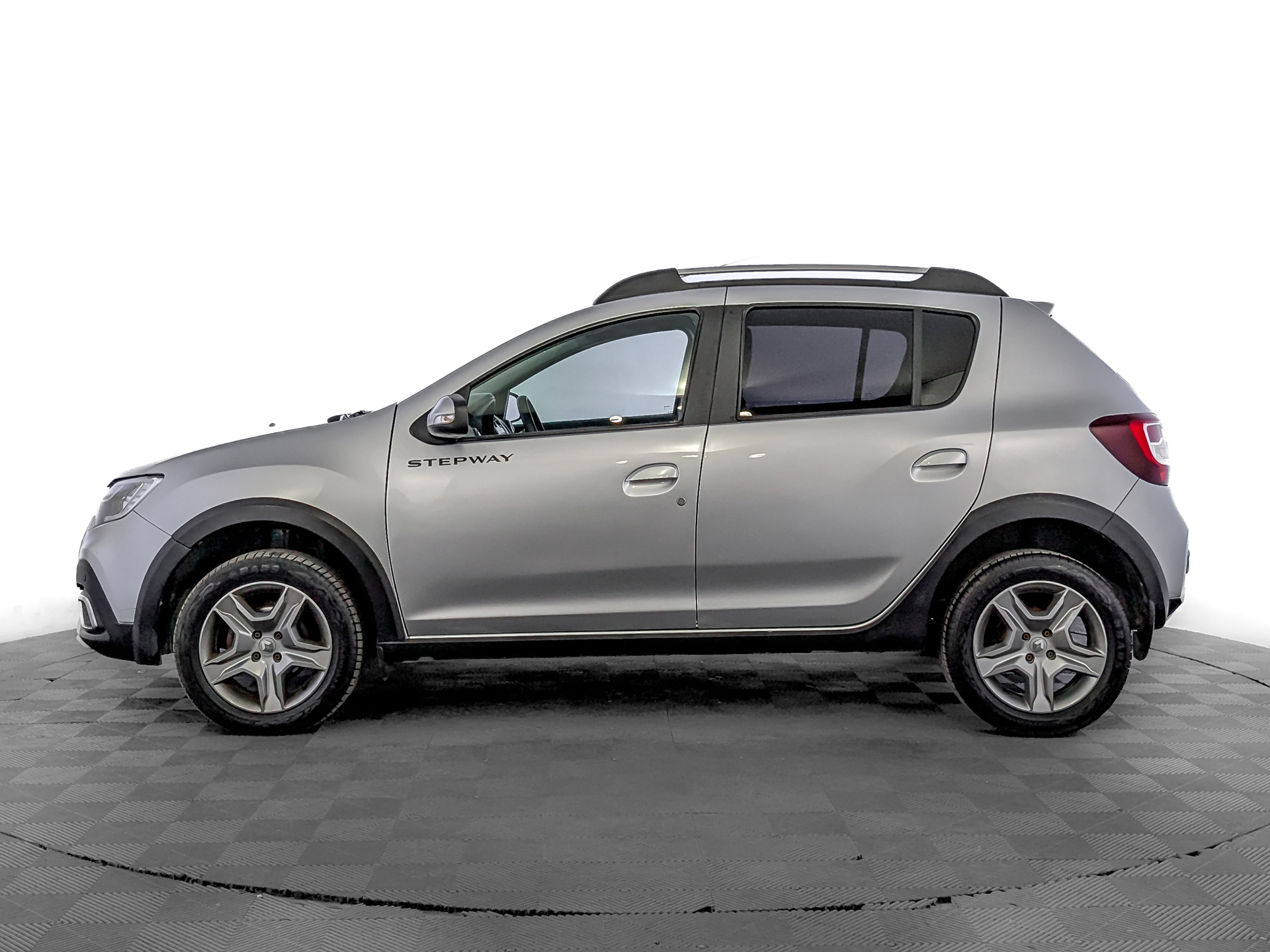 RENAULT Sandero 1.60 (102 л.с), автомат, 2021, пробег 107 636 км