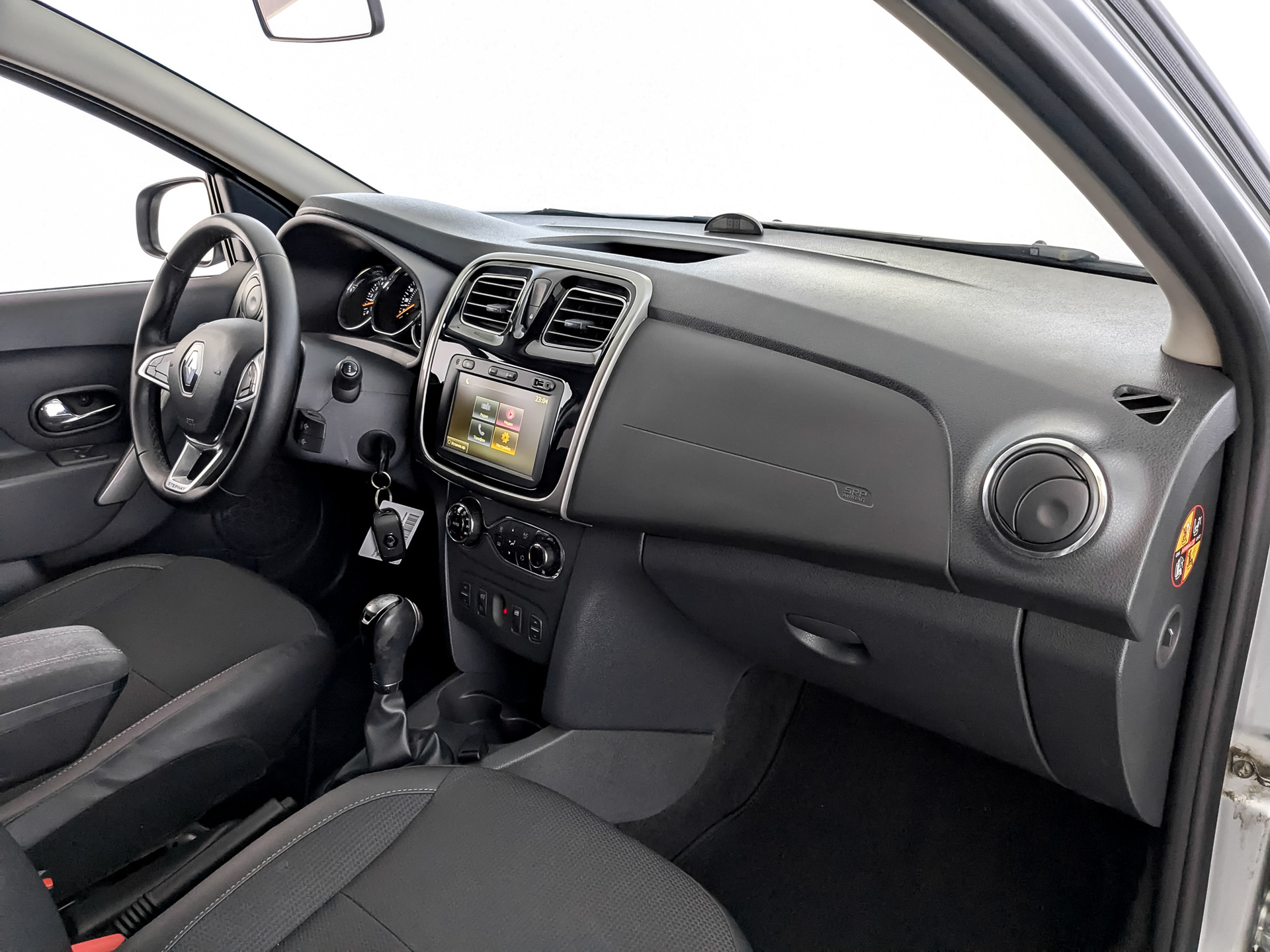 RENAULT Sandero 1.60 (102 л.с), автомат, 2021, пробег 107 636 км