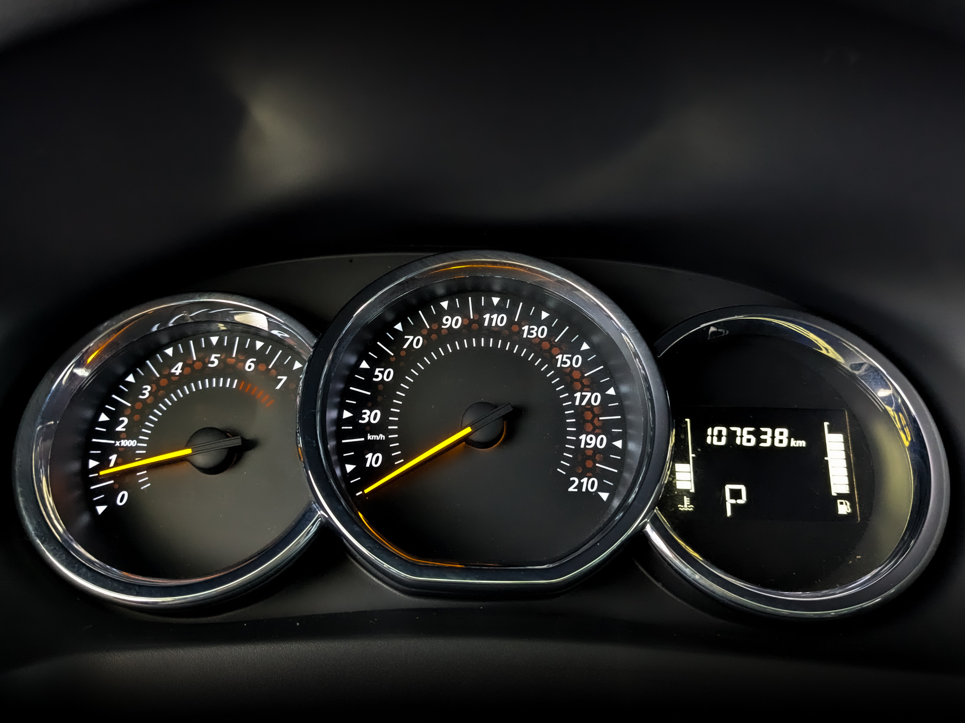 RENAULT Sandero 1.60 (102 л.с), автомат, 2021, пробег 107 636 км