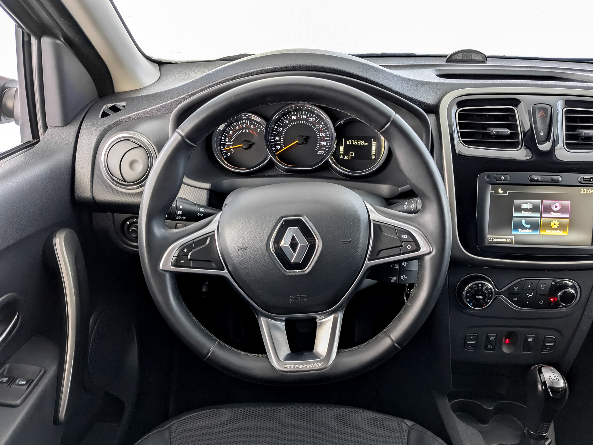 RENAULT Sandero 1.60 (102 л.с), автомат, 2021, пробег 107 636 км