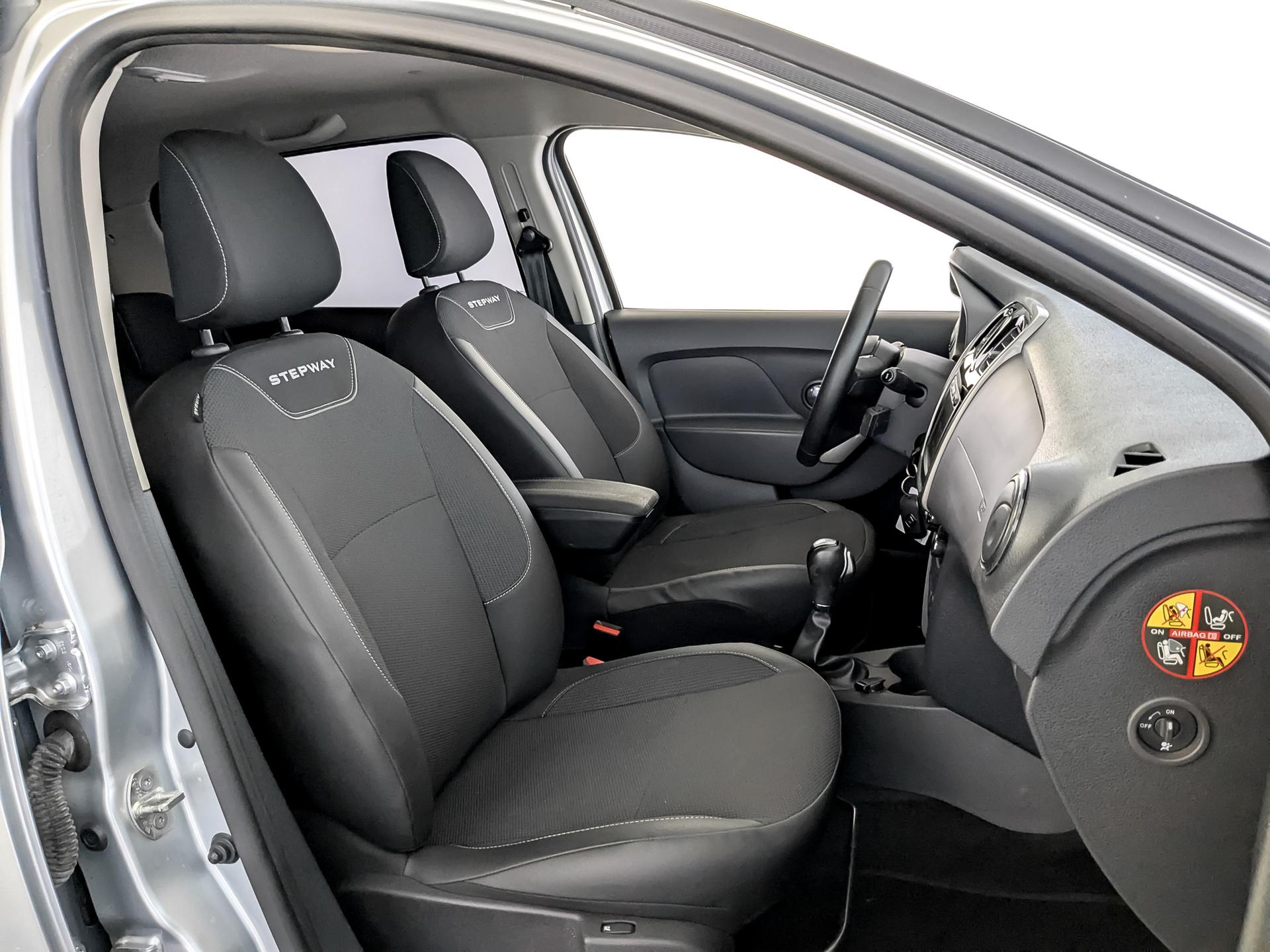 RENAULT Sandero 1.60 (102 л.с), автомат, 2021, пробег 107 636 км