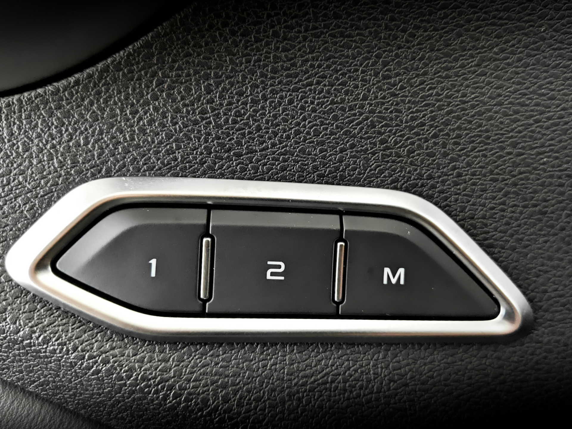 KNEWSTAR 001 2.00 (238 л.с), автомат, 2024, пробег 25 714 км