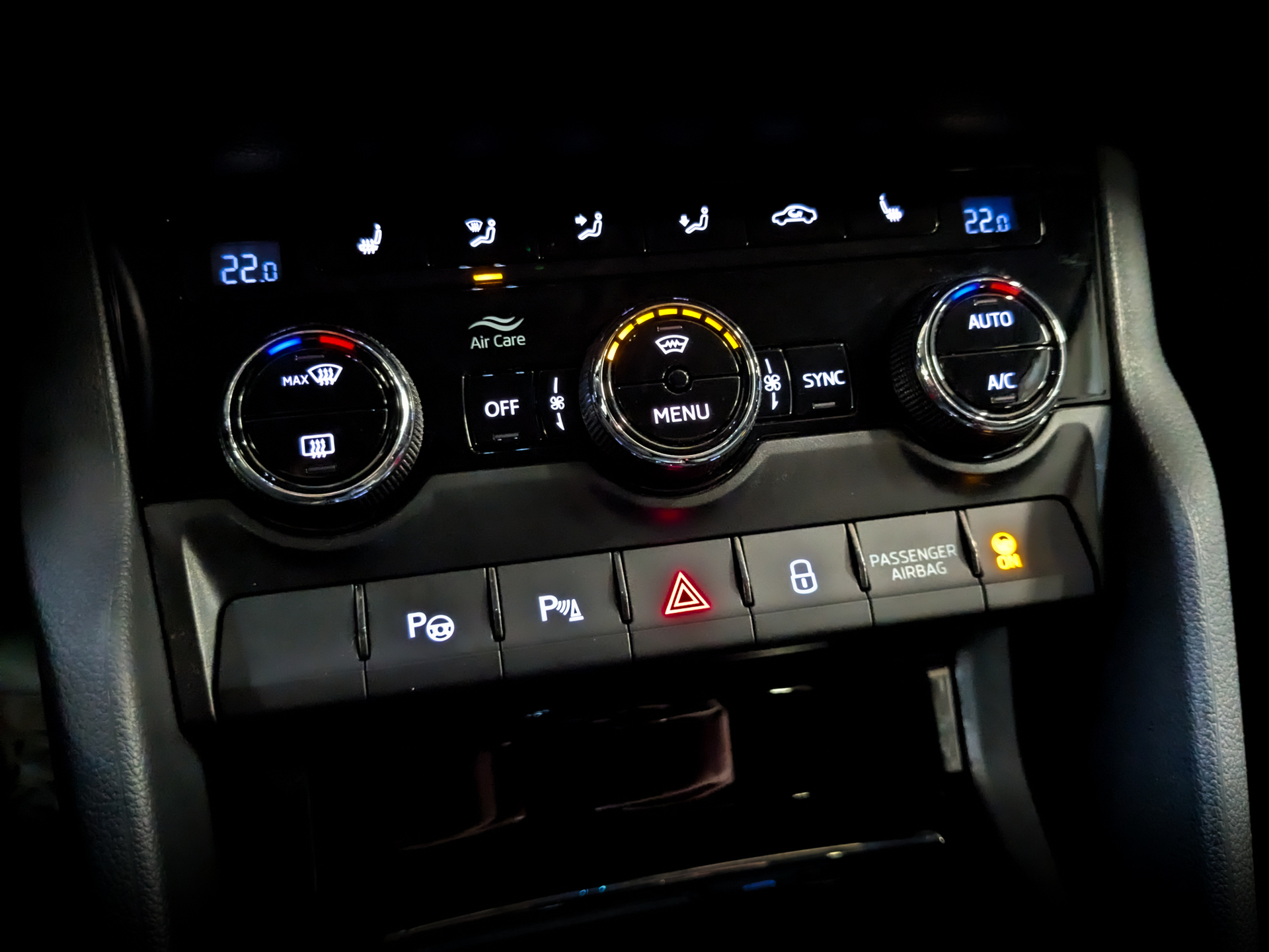 SKODA Karoq 1.40 (150 л.с), автомат, 2021, пробег 45 000 км