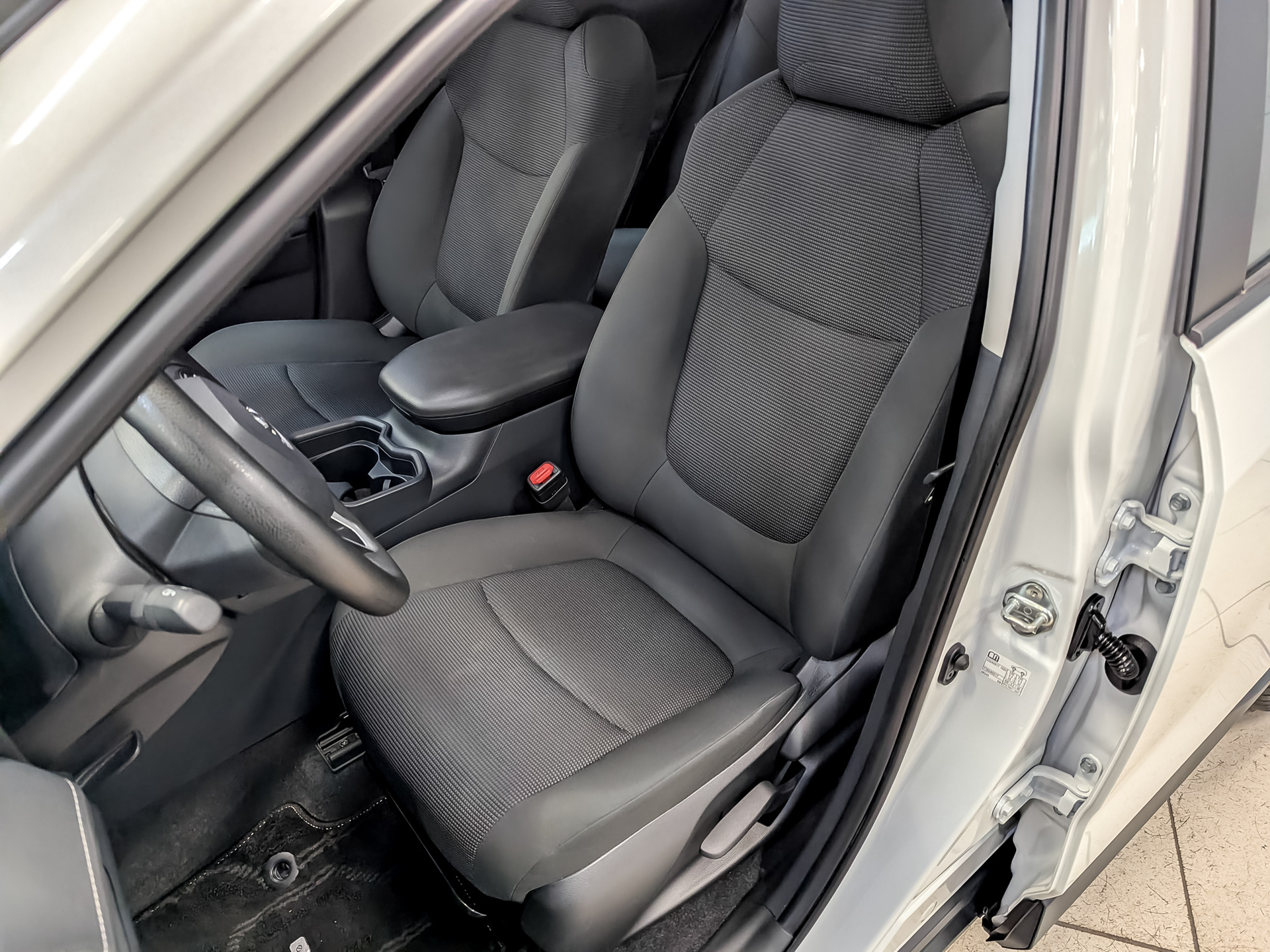 TOYOTA Rav-4 2.00 (171 л.с), автомат, 2025, пробег 38 652 км