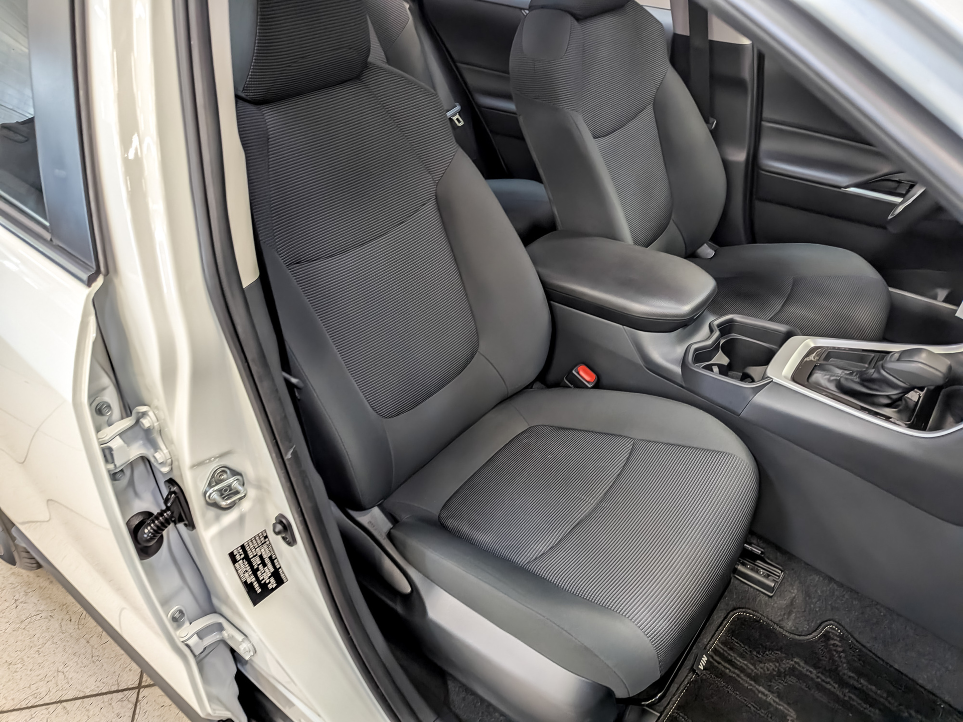 TOYOTA Rav-4 2.00 (171 л.с), автомат, 2025, пробег 38 652 км