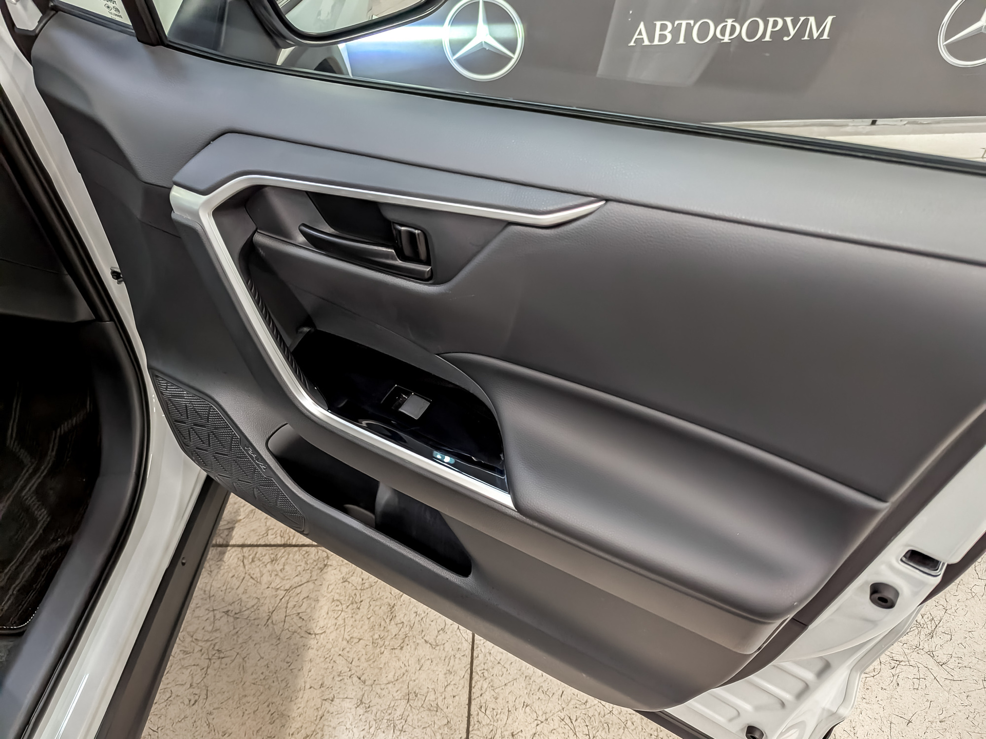 TOYOTA Rav-4 2.00 (171 л.с), автомат, 2025, пробег 38 652 км