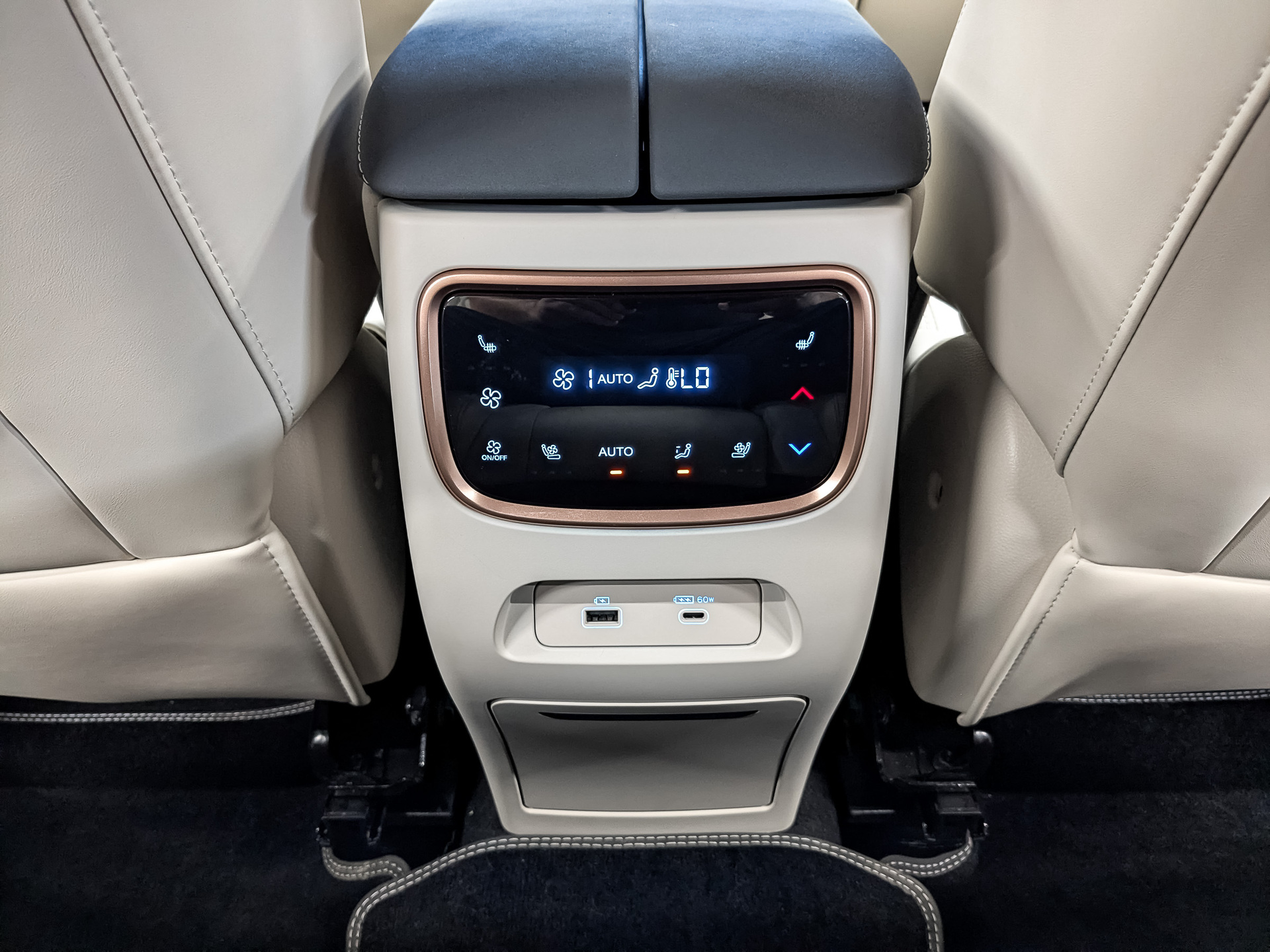 EXEED VX 2.00 (249 л.с), автомат, 2023, пробег 33 573 км