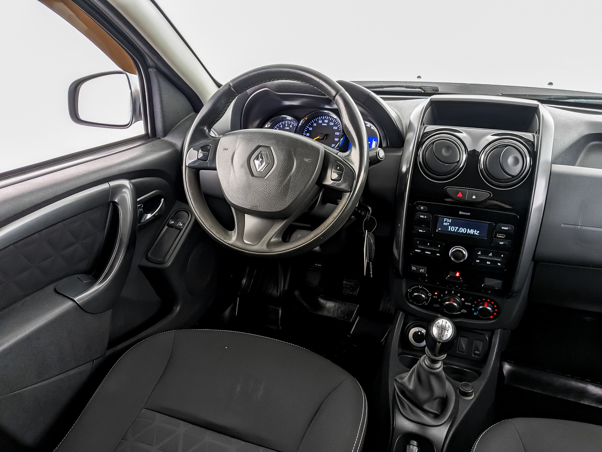 RENAULT Duster 1.60 (114 л.с), механическая, 2017, пробег 87 399 км
