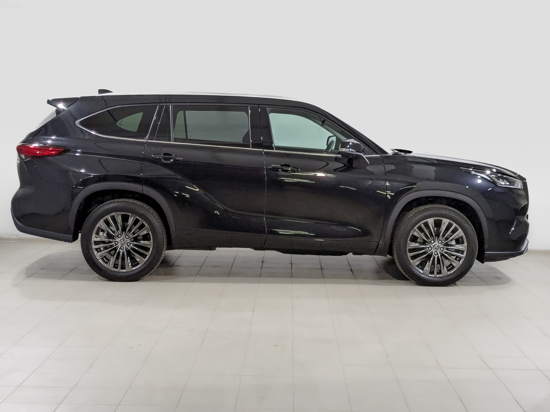 TOYOTA Highlander 2.00 (248 л.с), автомат, 2026, пробег 294 км