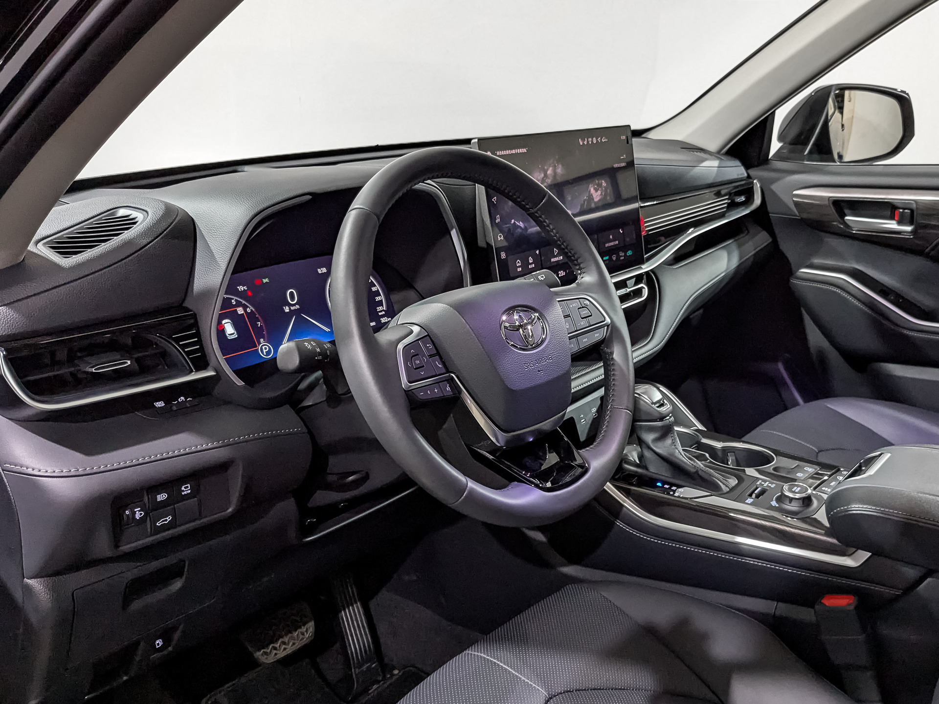 TOYOTA Highlander 2.00 (248 л.с), автомат, 2026, пробег 294 км