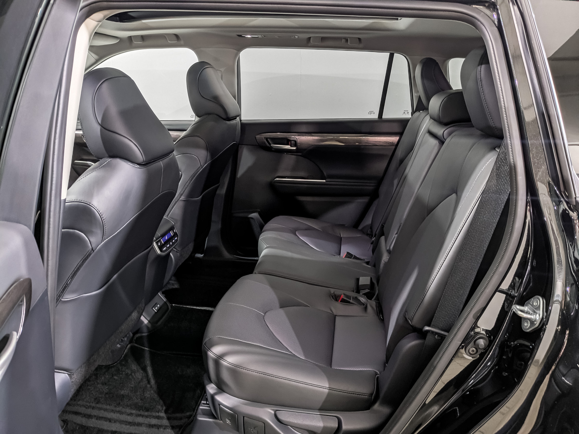 TOYOTA Highlander 2.00 (248 л.с), автомат, 2026, пробег 294 км