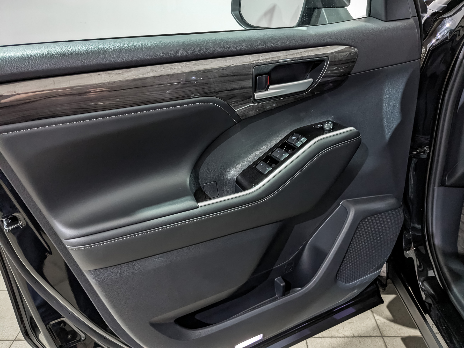 TOYOTA Highlander 2.00 (248 л.с), автомат, 2026, пробег 294 км