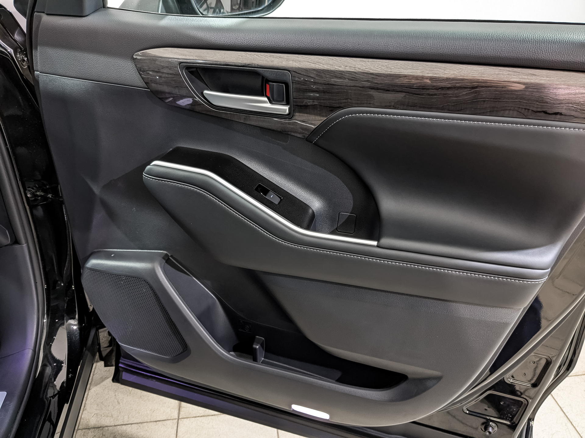 TOYOTA Highlander 2.00 (248 л.с), автомат, 2026, пробег 294 км