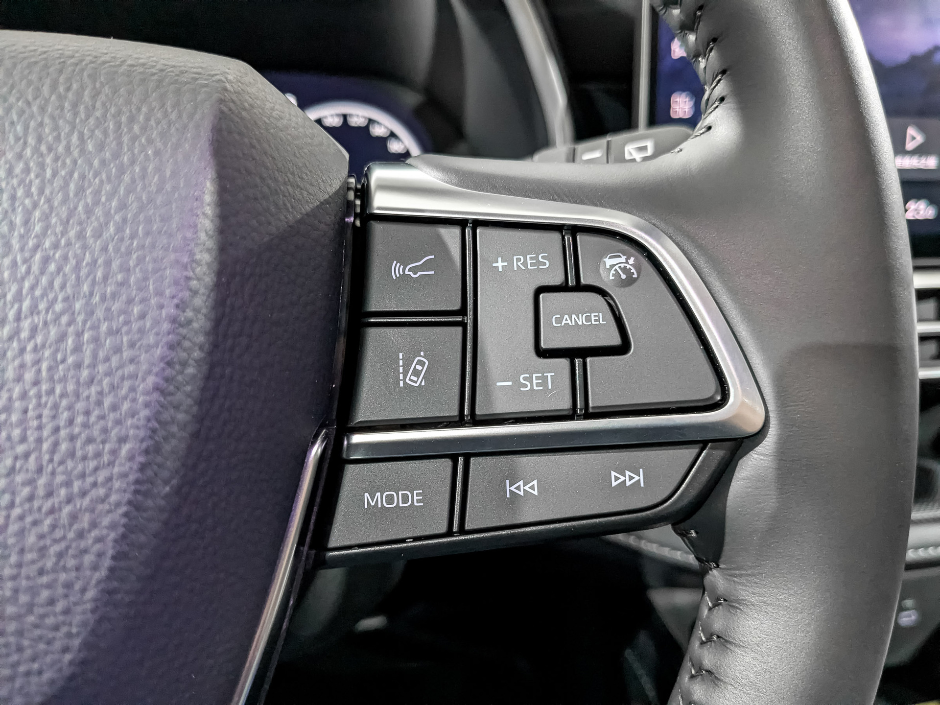 TOYOTA Highlander 2.00 (248 л.с), автомат, 2026, пробег 294 км