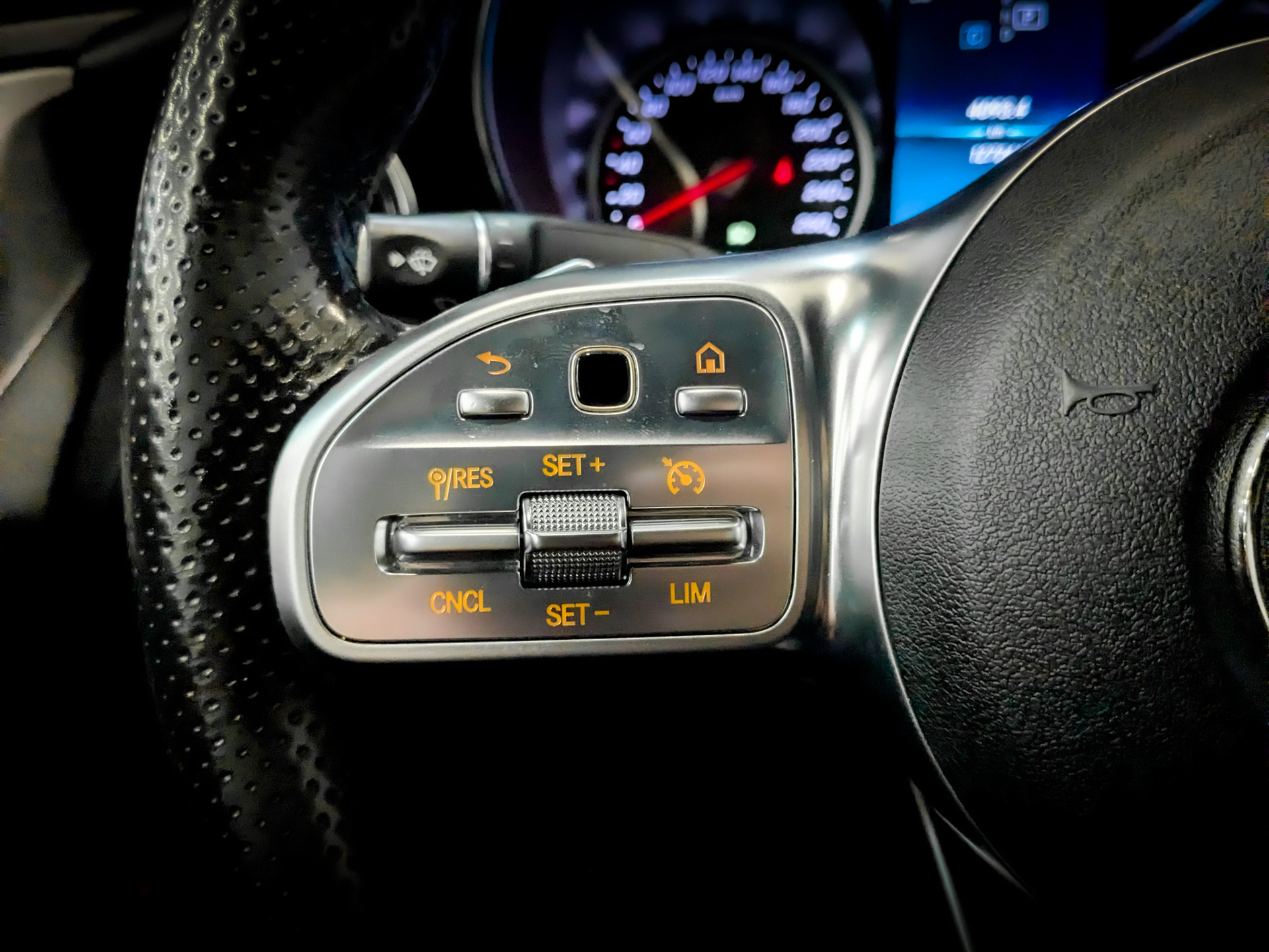 MERCEDES-BENZ C-Класс 1.60 (150 л.с), автомат, 2019, пробег 127 233 км