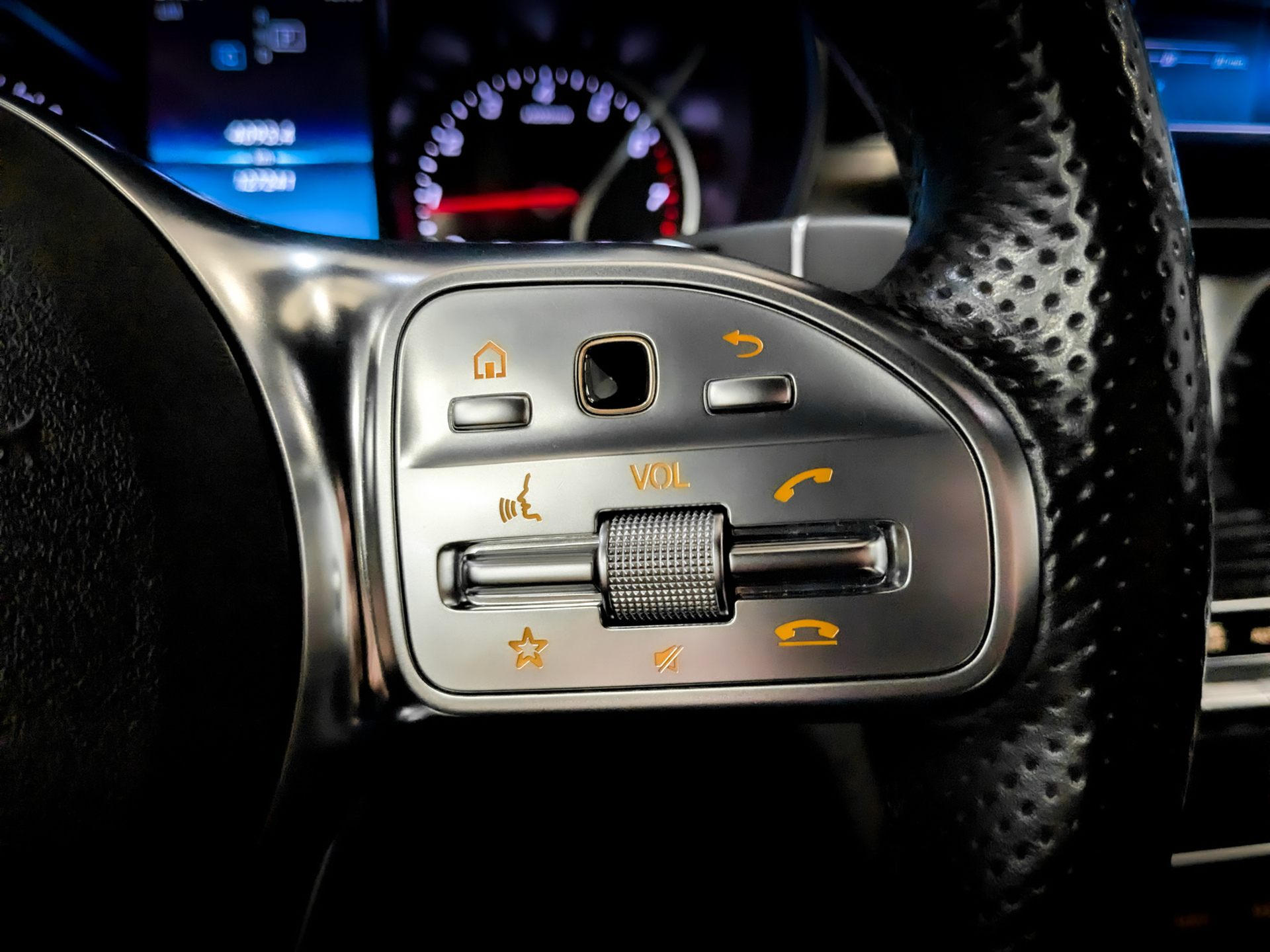 MERCEDES-BENZ C-Класс 1.60 (150 л.с), автомат, 2019, пробег 127 233 км