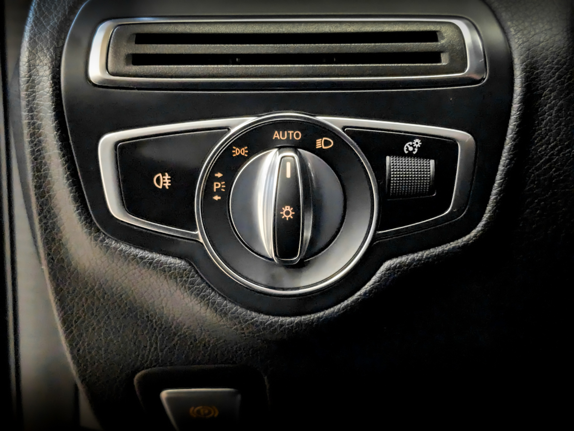 MERCEDES-BENZ C-Класс 1.60 (150 л.с), автомат, 2019, пробег 127 233 км
