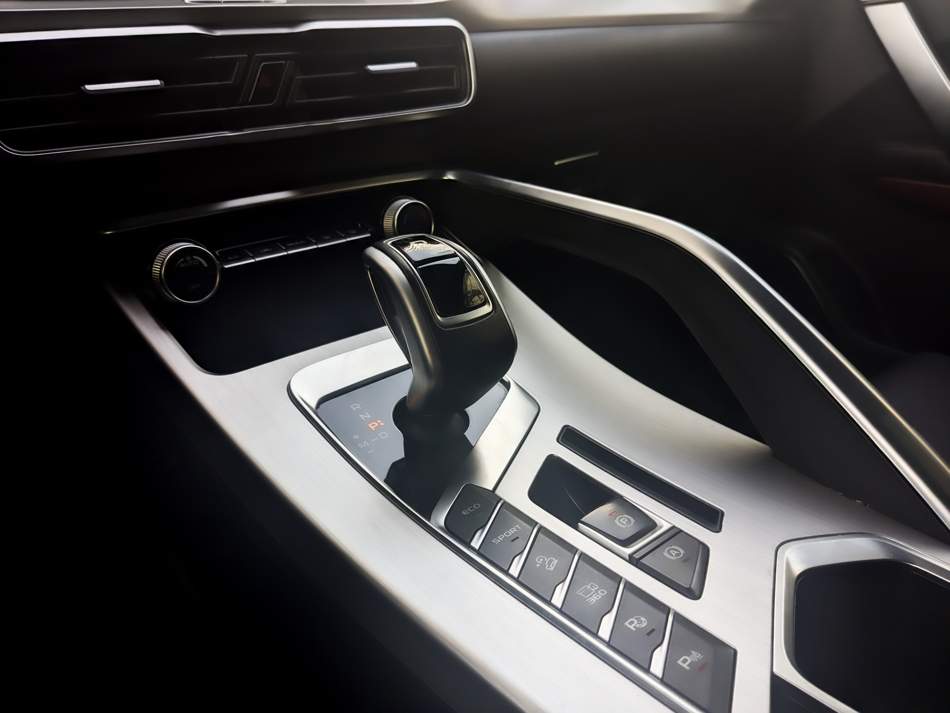 GEELY Coolray 1.50 (149 л.с), автомат, 2021, пробег 92 755 км