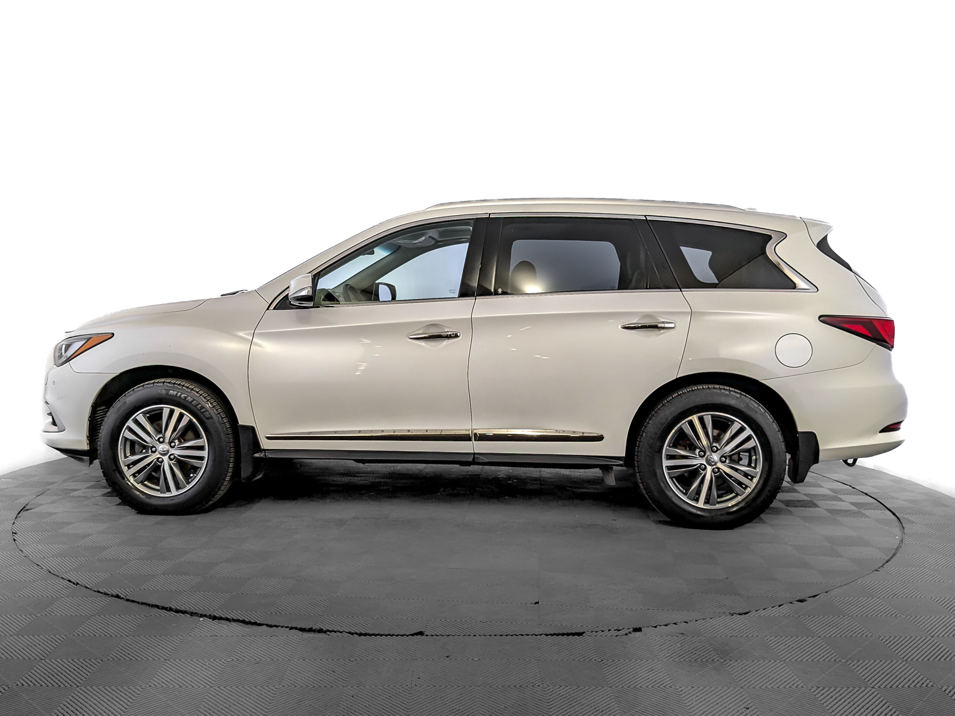 INFINITI QX60 3.50 (262 л.с), автомат, 2016, пробег 141 708 км
