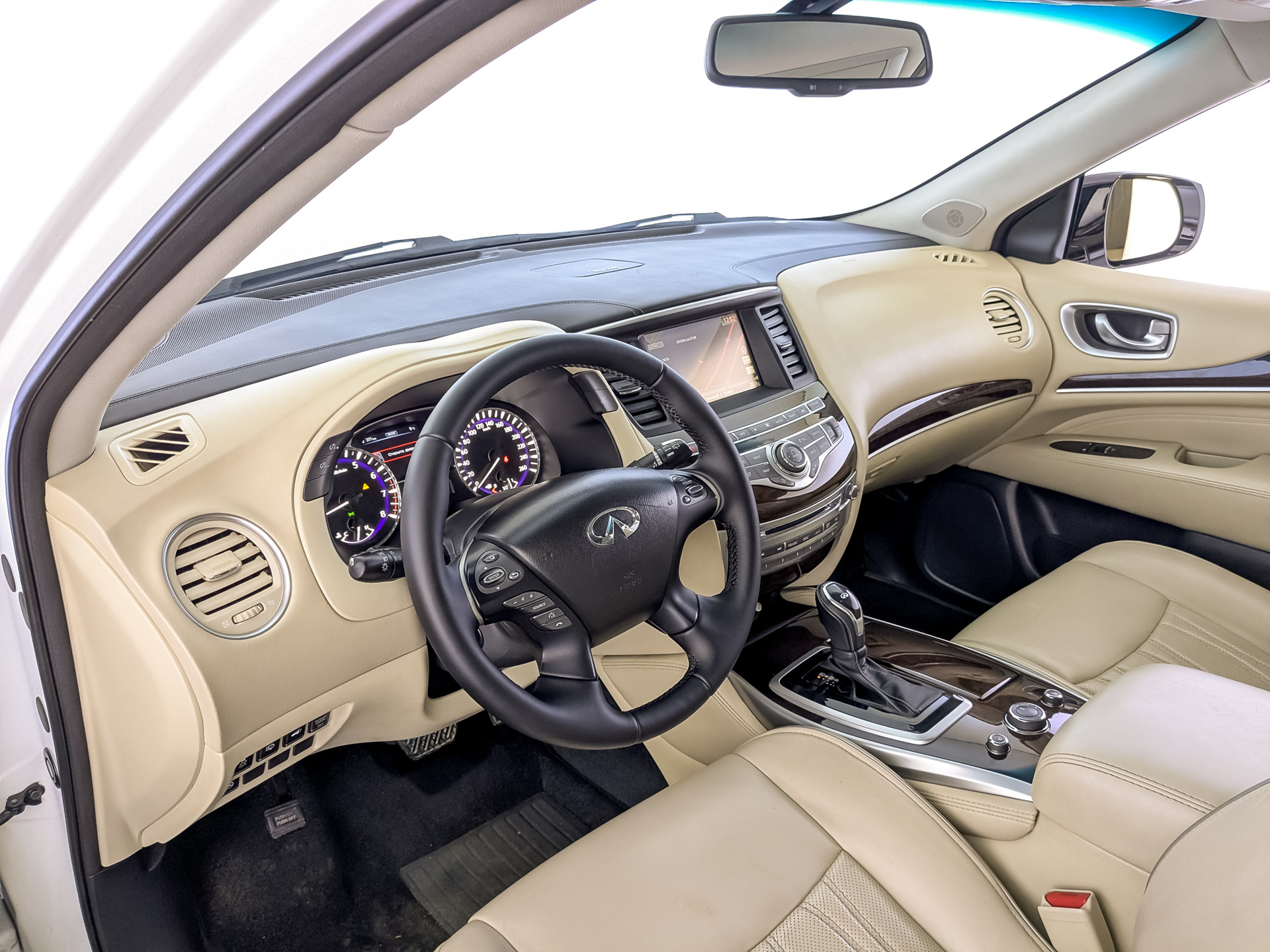 INFINITI QX60 3.50 (262 л.с), автомат, 2016, пробег 141 708 км