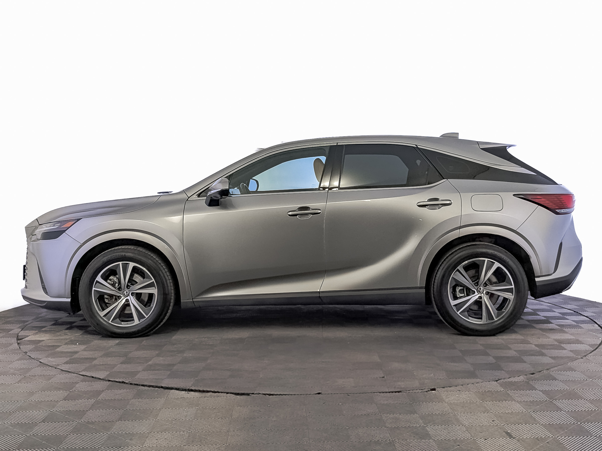LEXUS RX 2.00 (248 л.с), автомат, 2025, пробег 14 995 км