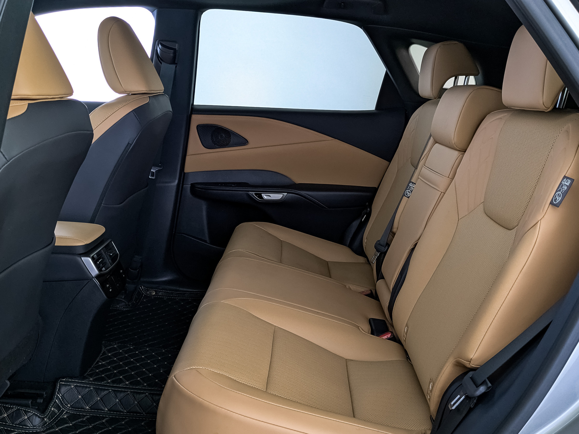 LEXUS RX 2.00 (248 л.с), автомат, 2025, пробег 14 995 км