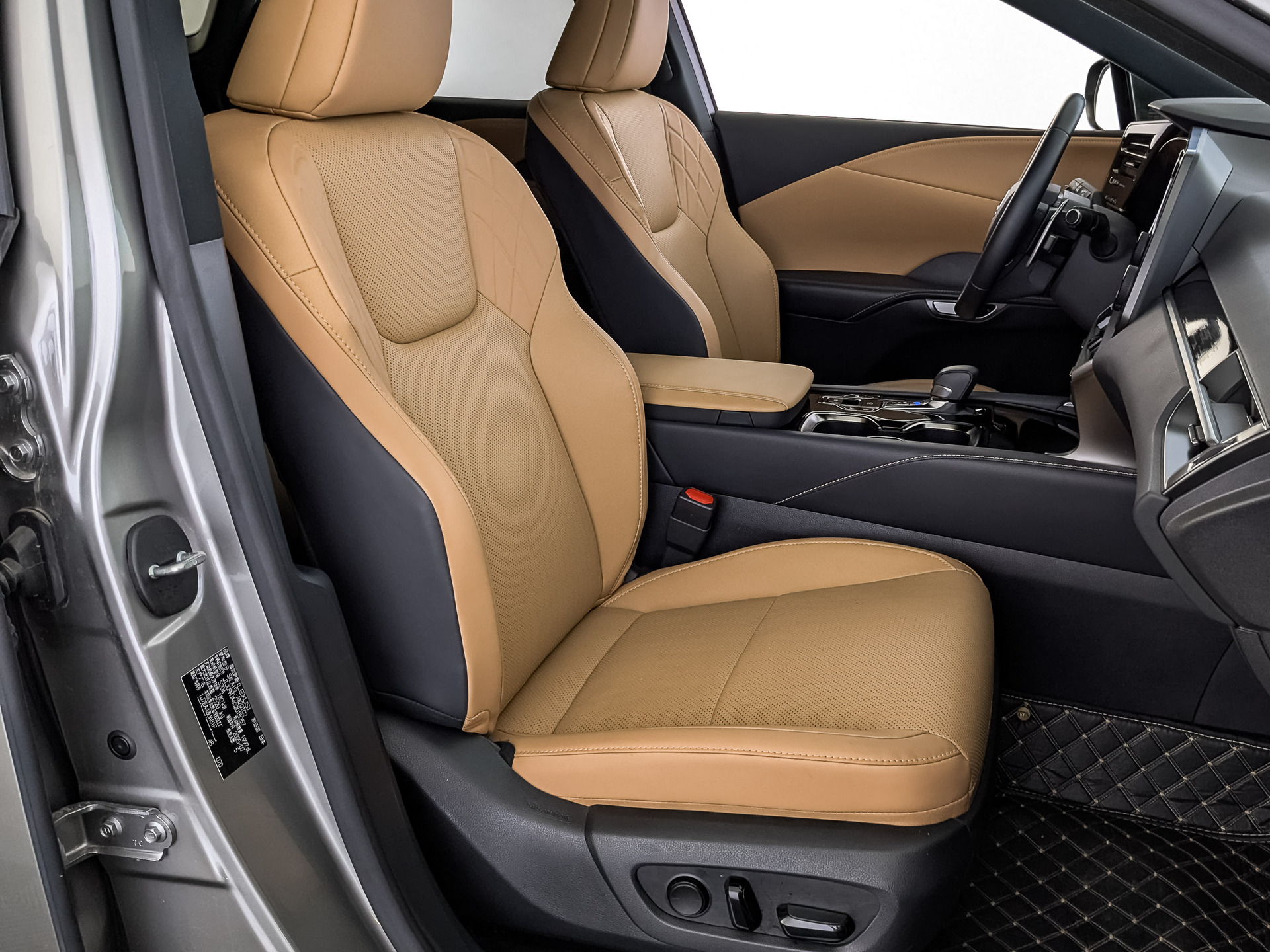 LEXUS RX 2.00 (248 л.с), автомат, 2025, пробег 14 995 км