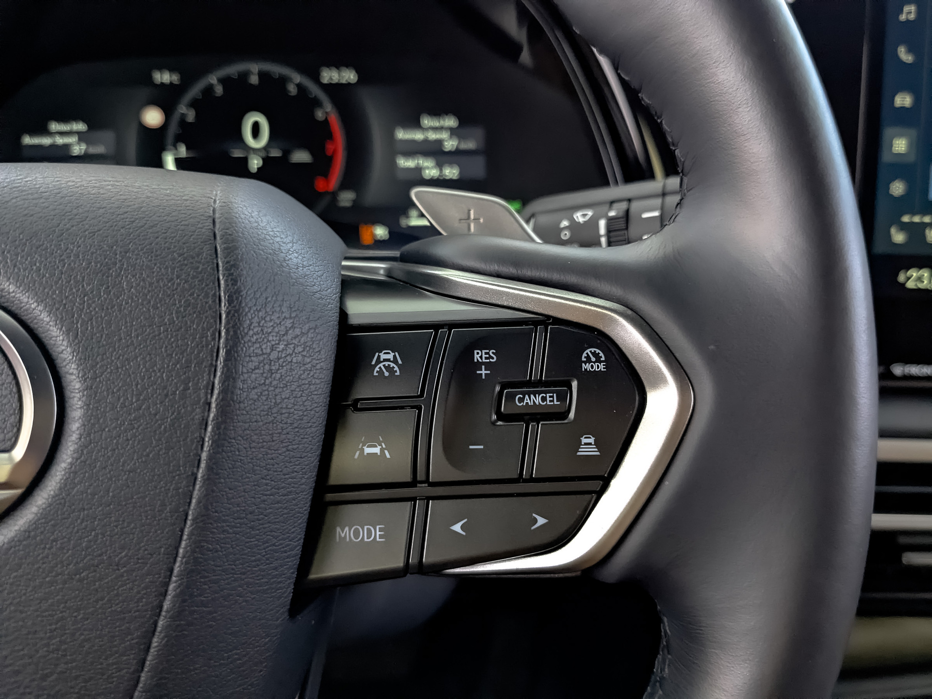 LEXUS RX 2.00 (248 л.с), автомат, 2025, пробег 14 995 км