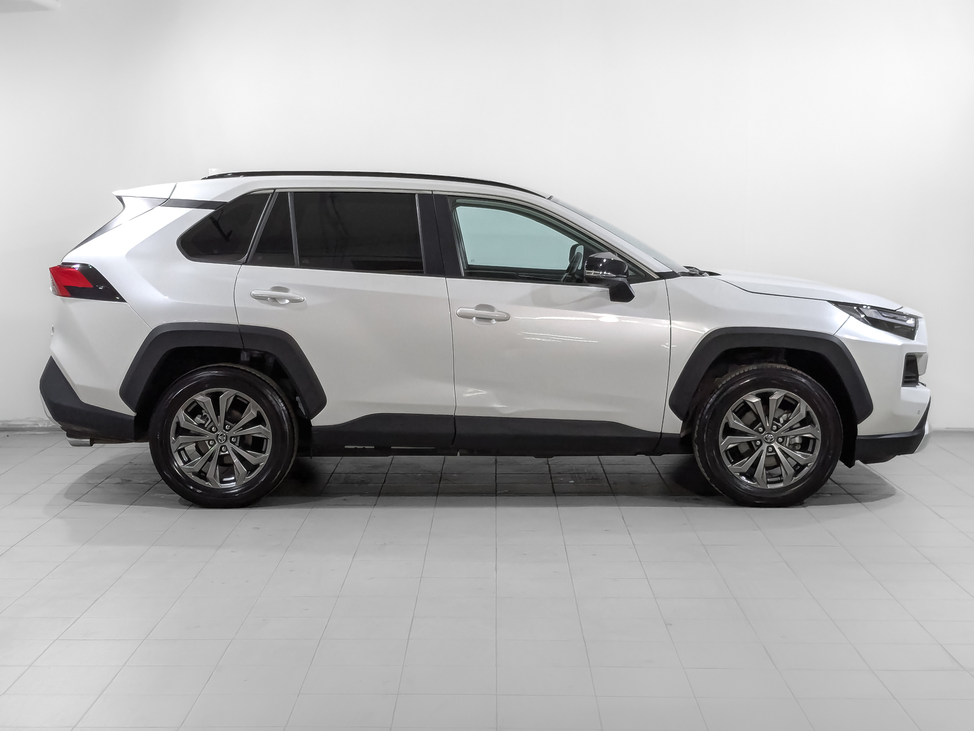TOYOTA Rav-4 2.00 (171 л.с), автомат, 2025, пробег 3 933 км