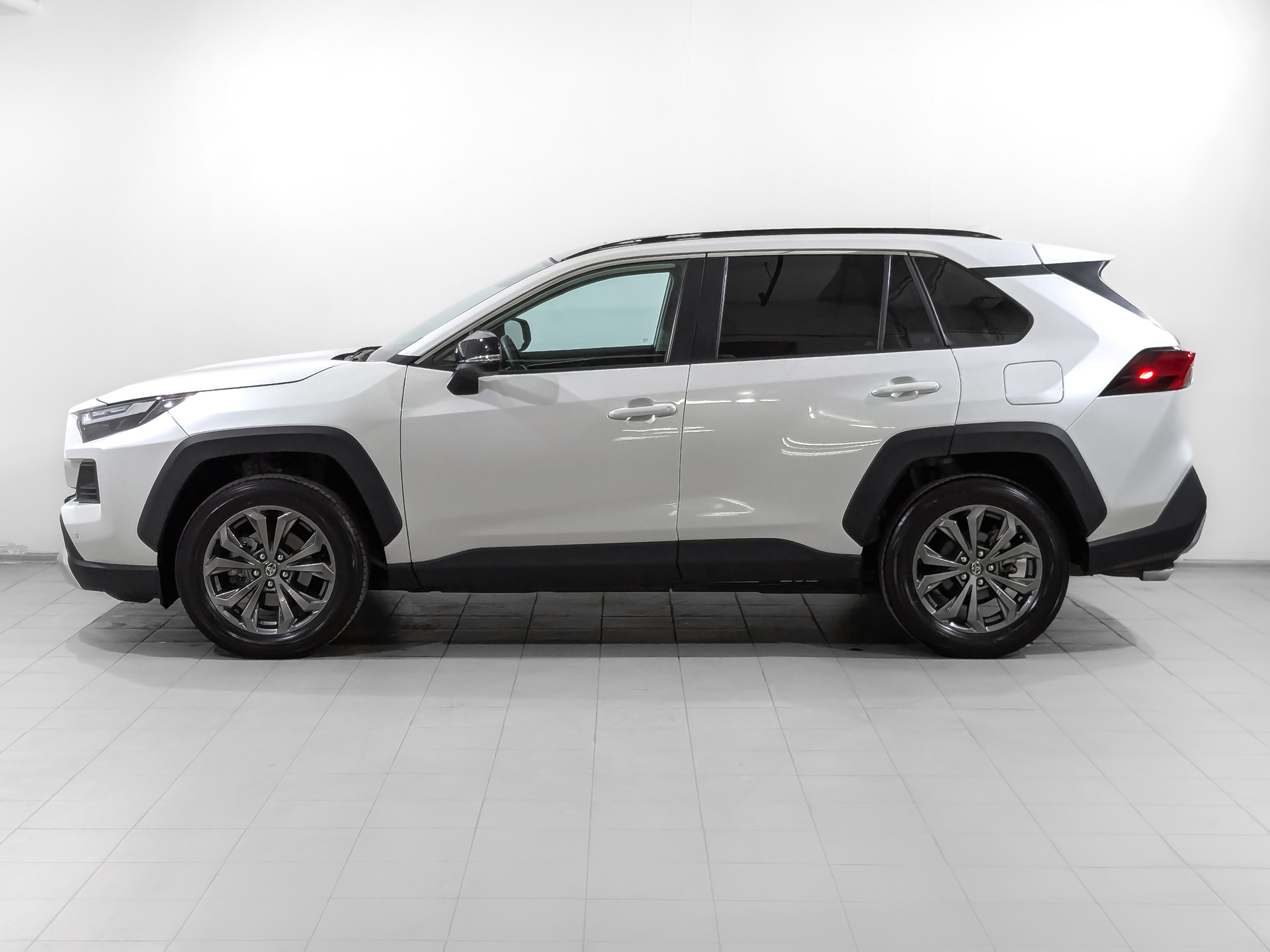 TOYOTA Rav-4 2.00 (171 л.с), автомат, 2025, пробег 3 933 км