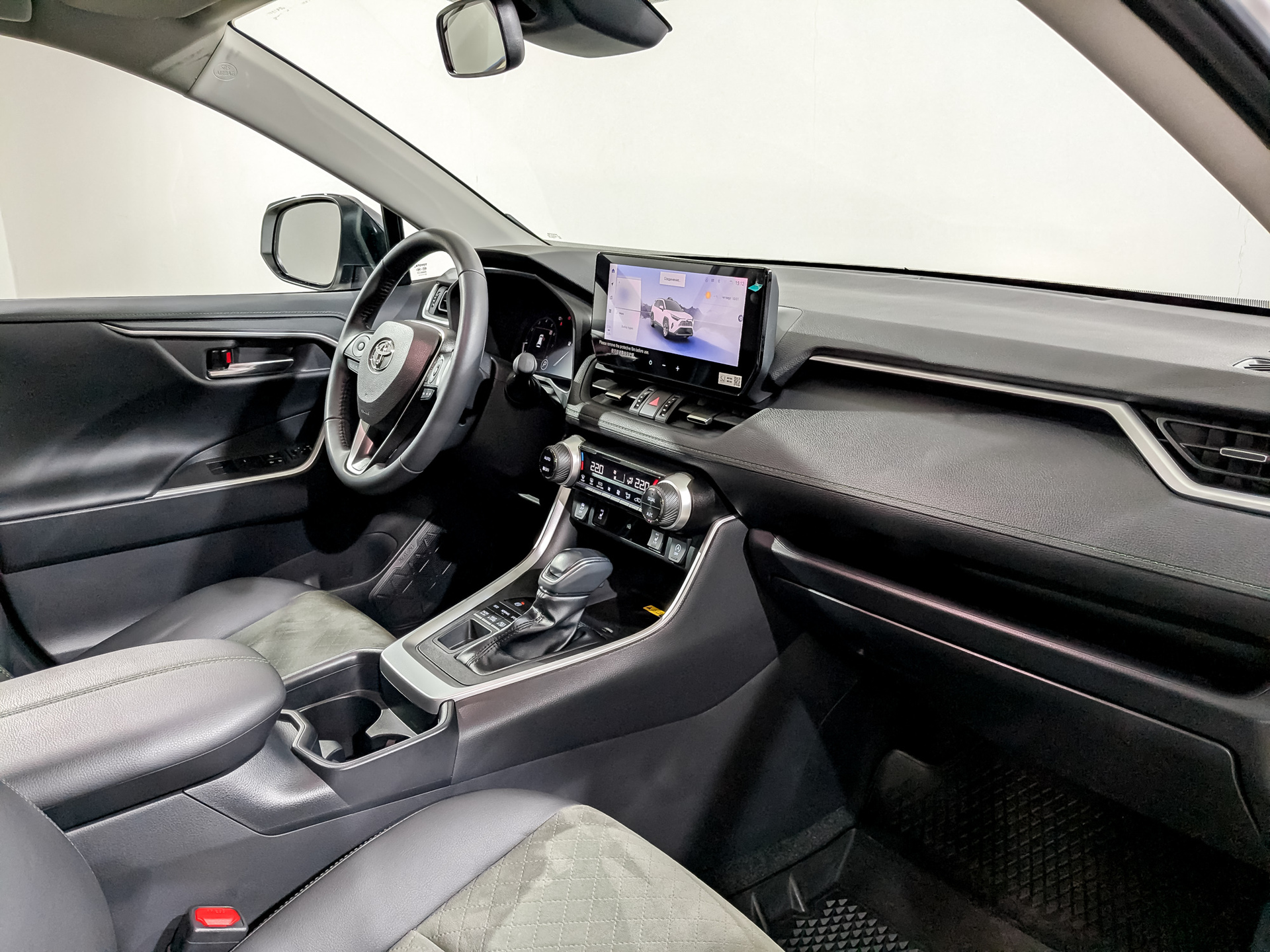 TOYOTA Rav-4 2.00 (171 л.с), автомат, 2025, пробег 3 933 км