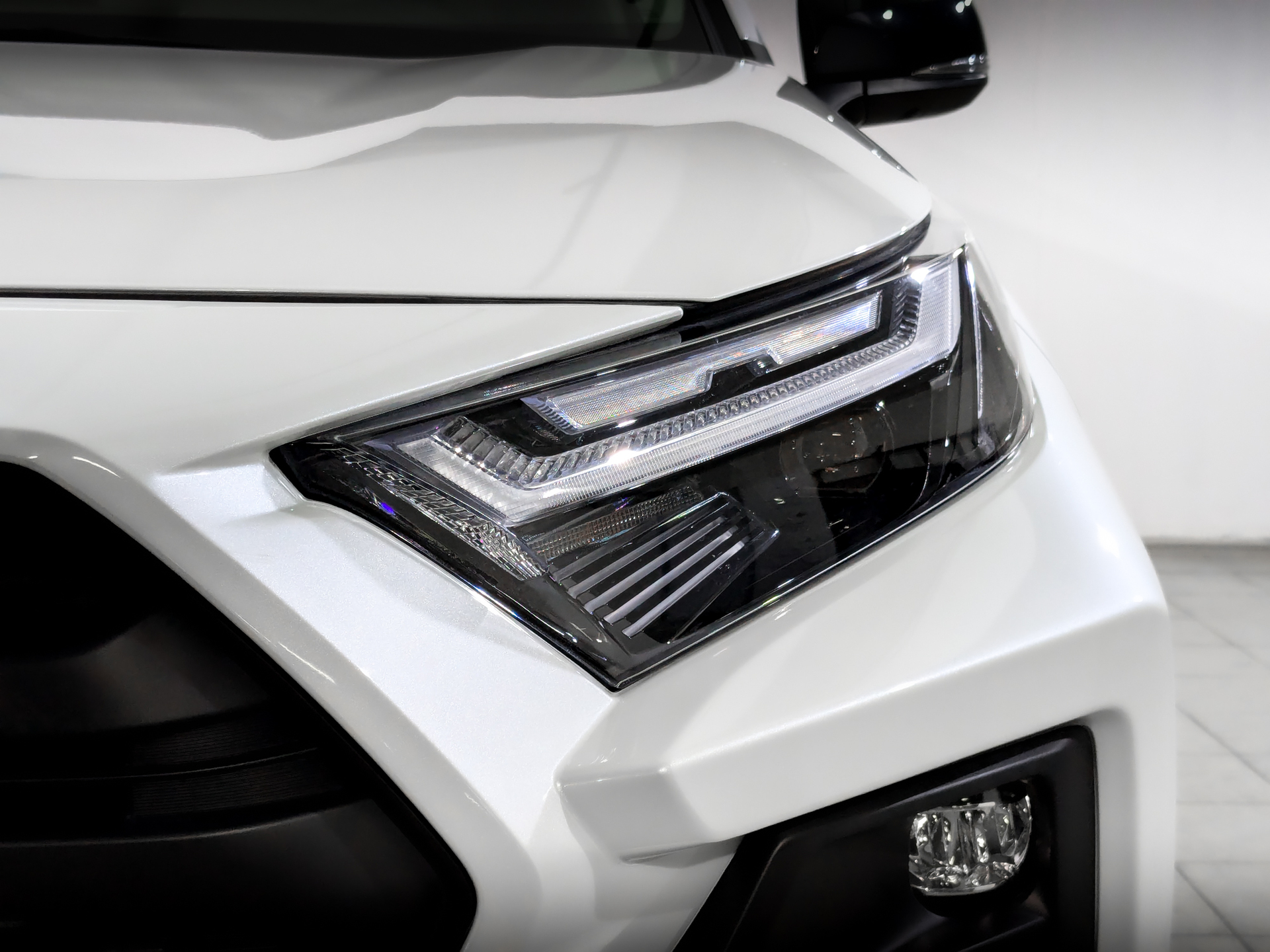 TOYOTA Rav-4 2.00 (171 л.с), автомат, 2025, пробег 3 933 км