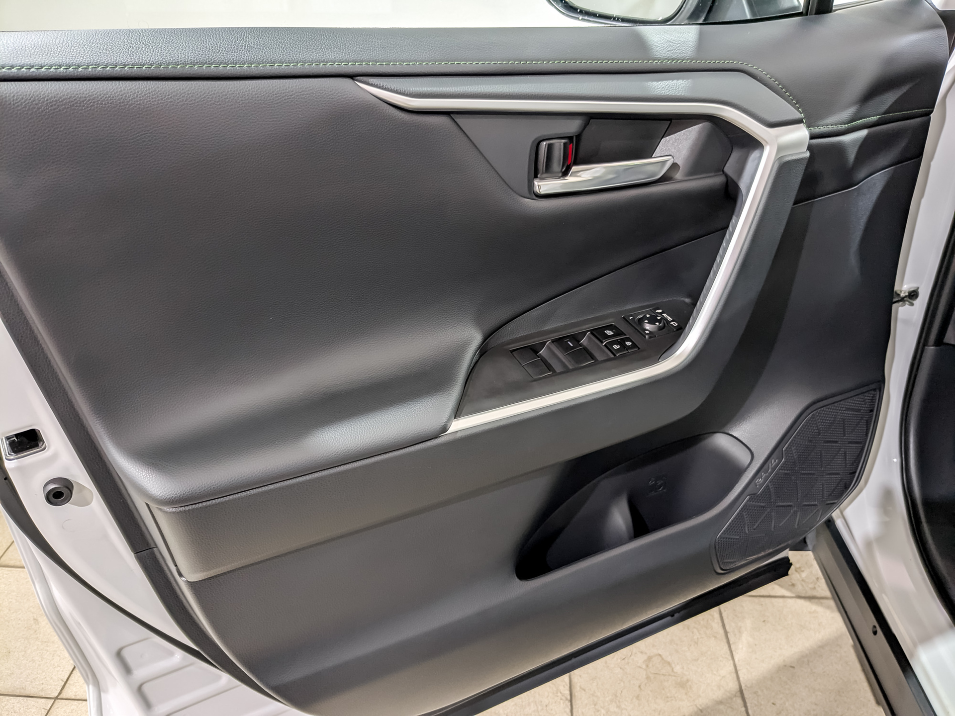 TOYOTA Rav-4 2.00 (171 л.с), автомат, 2025, пробег 3 933 км