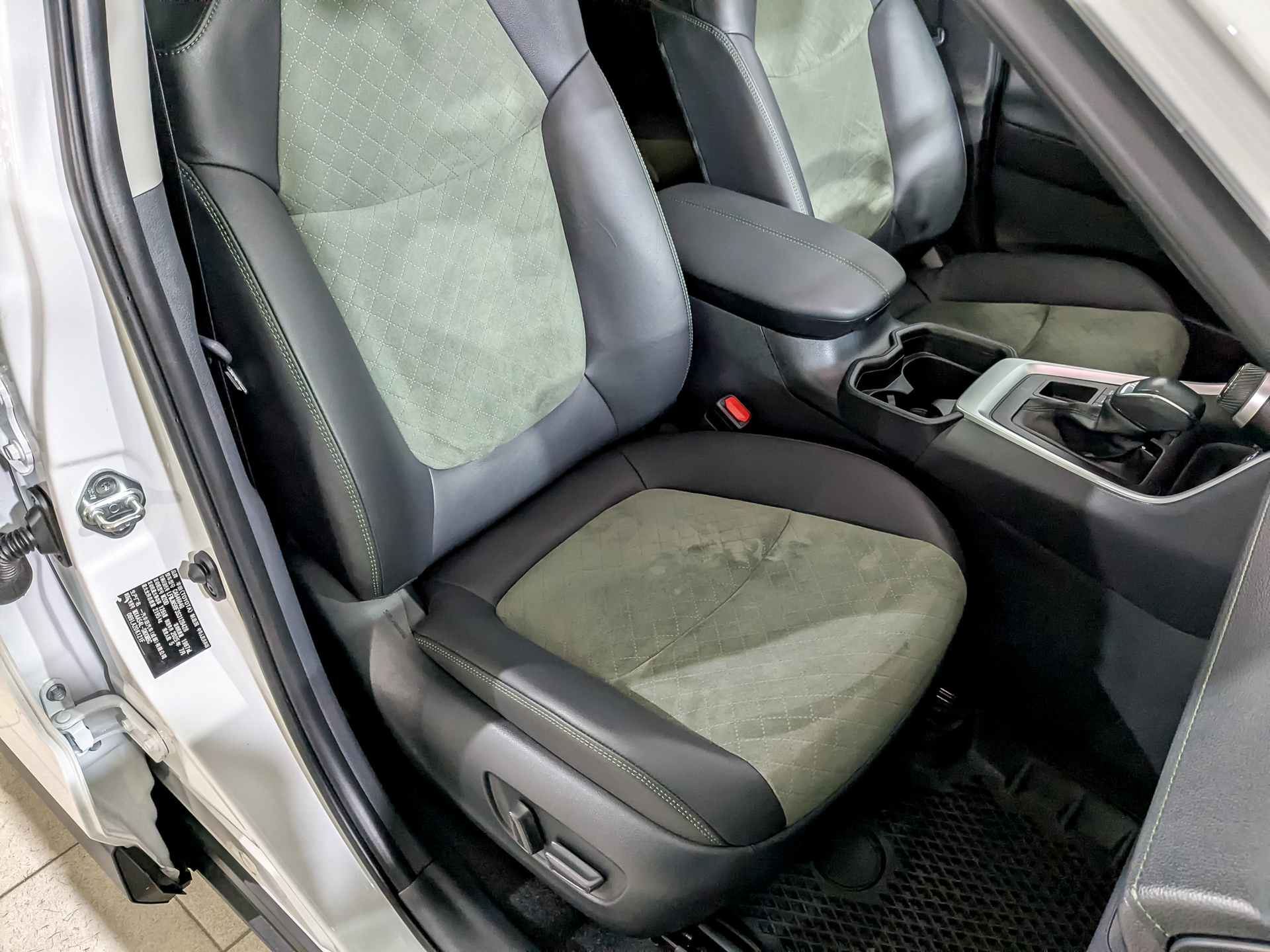 TOYOTA Rav-4 2.00 (171 л.с), автомат, 2025, пробег 3 933 км