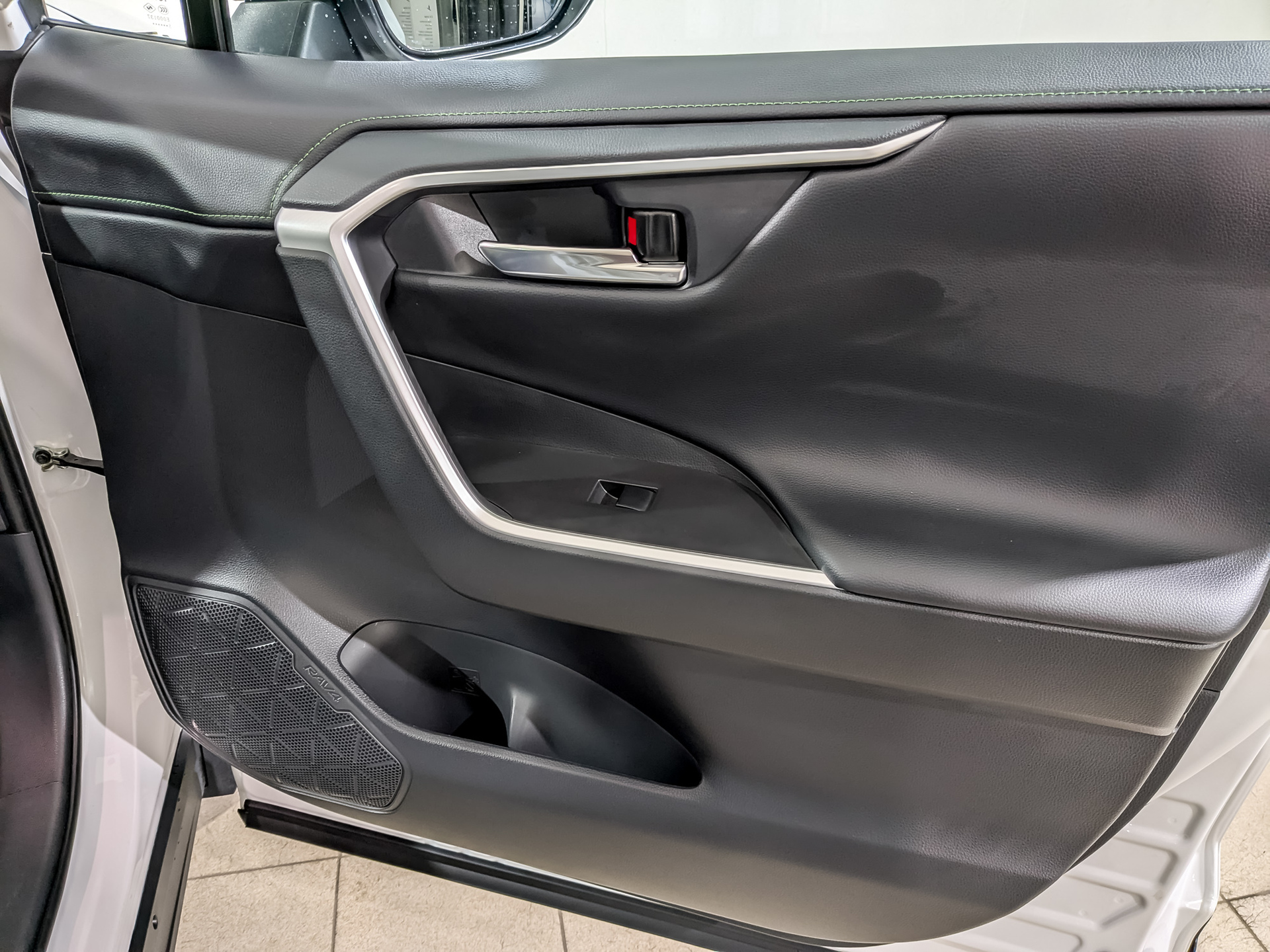 TOYOTA Rav-4 2.00 (171 л.с), автомат, 2025, пробег 3 933 км