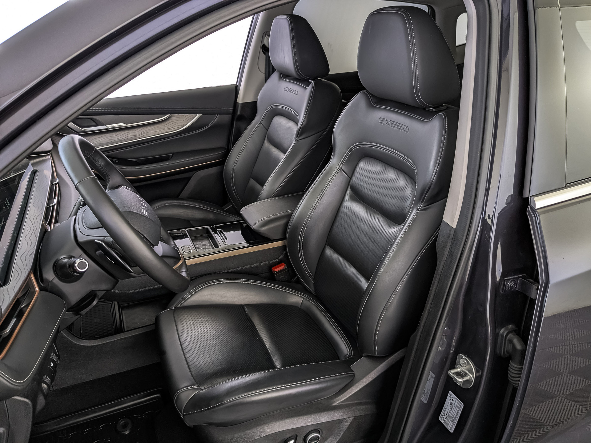 EXEED LX 1.50 (147 л.с), автомат, 2023, пробег 136 632 км