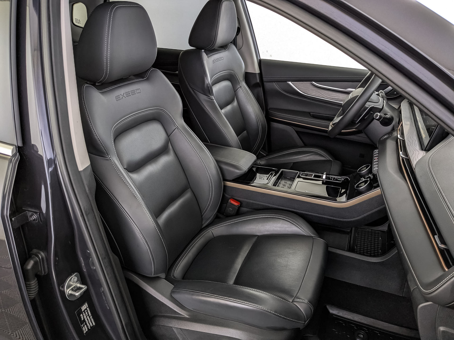 EXEED LX 1.50 (147 л.с), автомат, 2023, пробег 136 632 км