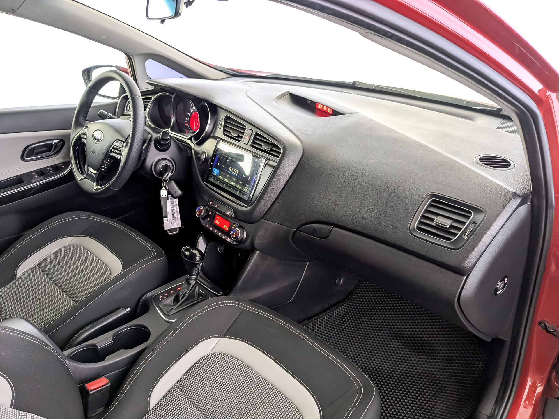 KIA Ceed 1.60 (129 л.с), автомат, 2014, пробег 234 366 км