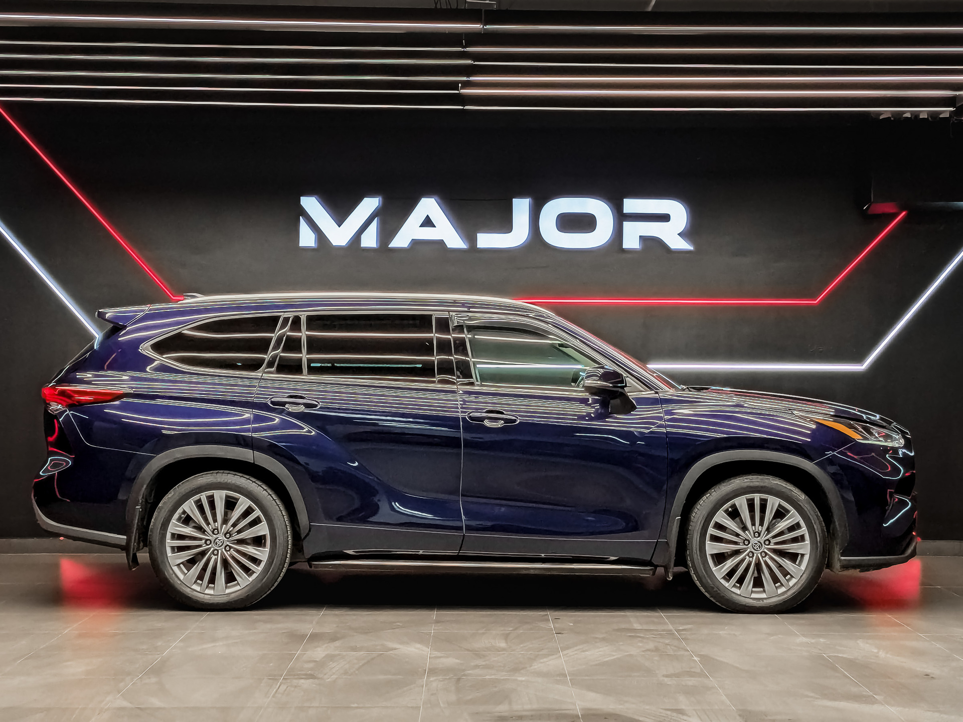 TOYOTA Highlander 3.50 (249 л.с), автомат, 2021, пробег 129 570 км