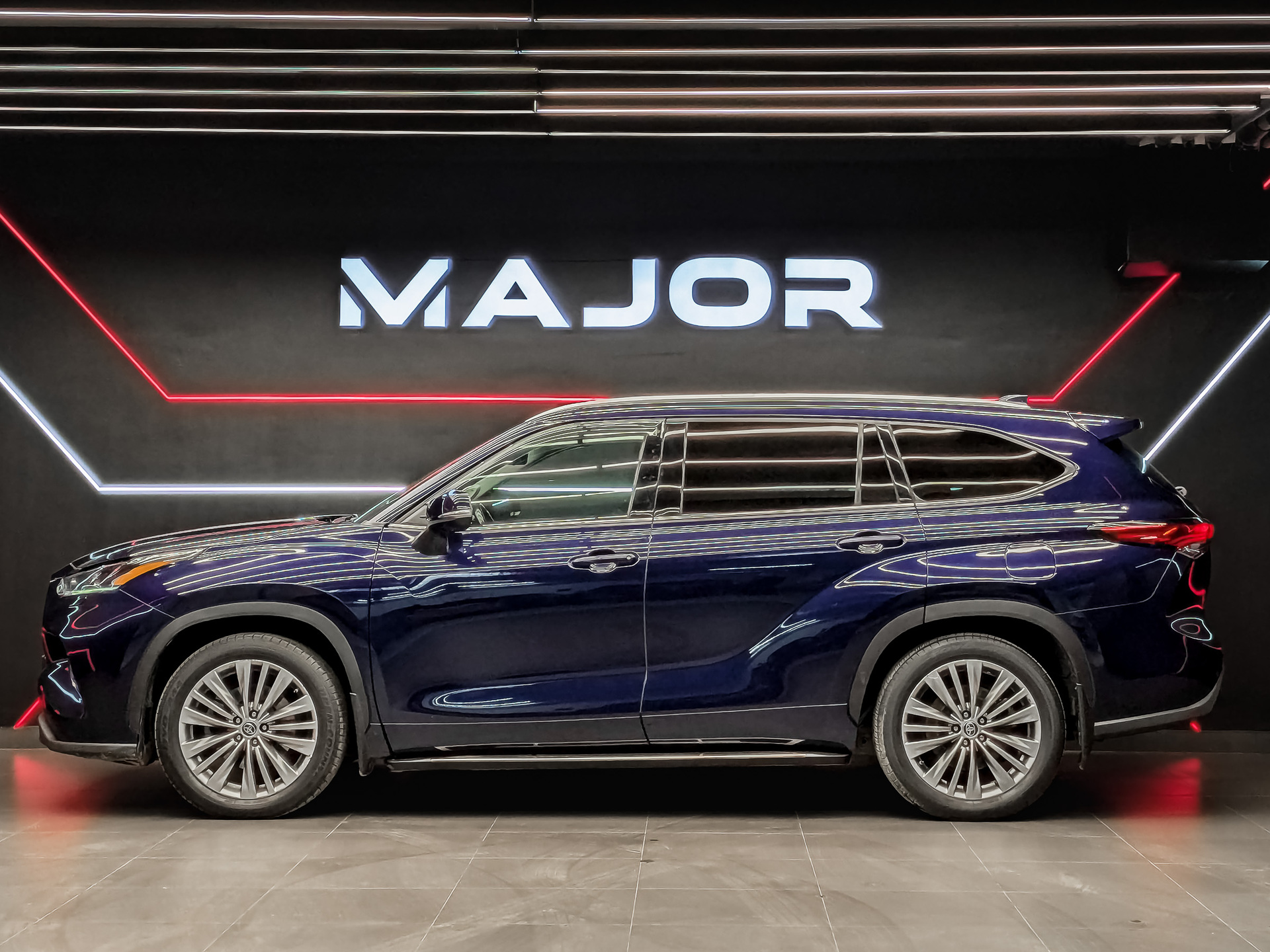 TOYOTA Highlander 3.50 (249 л.с), автомат, 2021, пробег 129 570 км