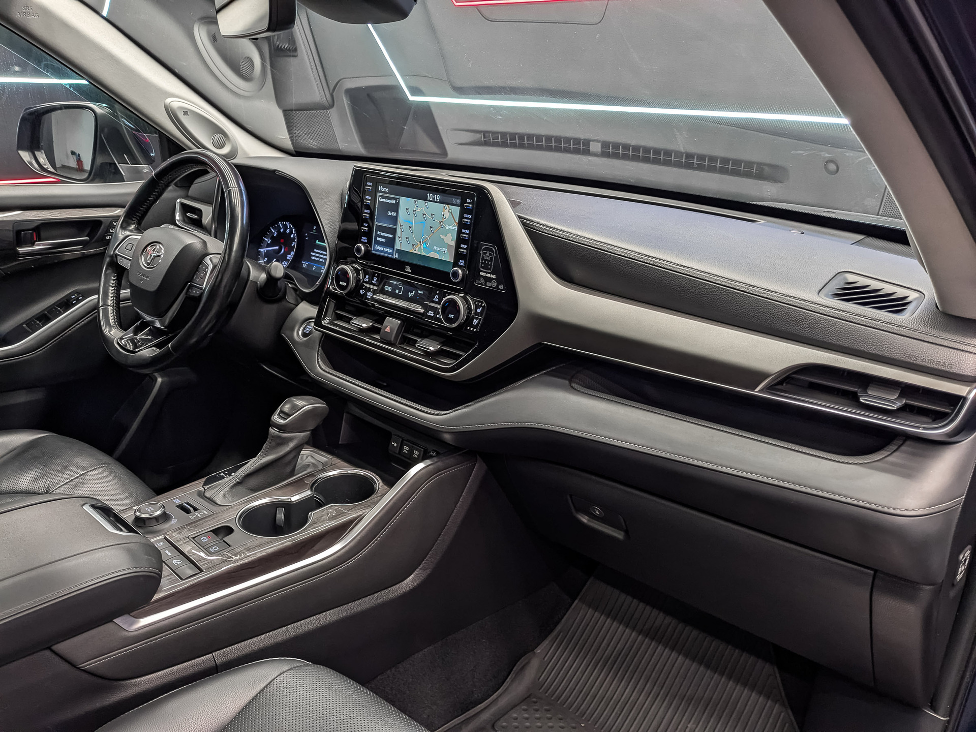 TOYOTA Highlander 3.50 (249 л.с), автомат, 2021, пробег 129 570 км