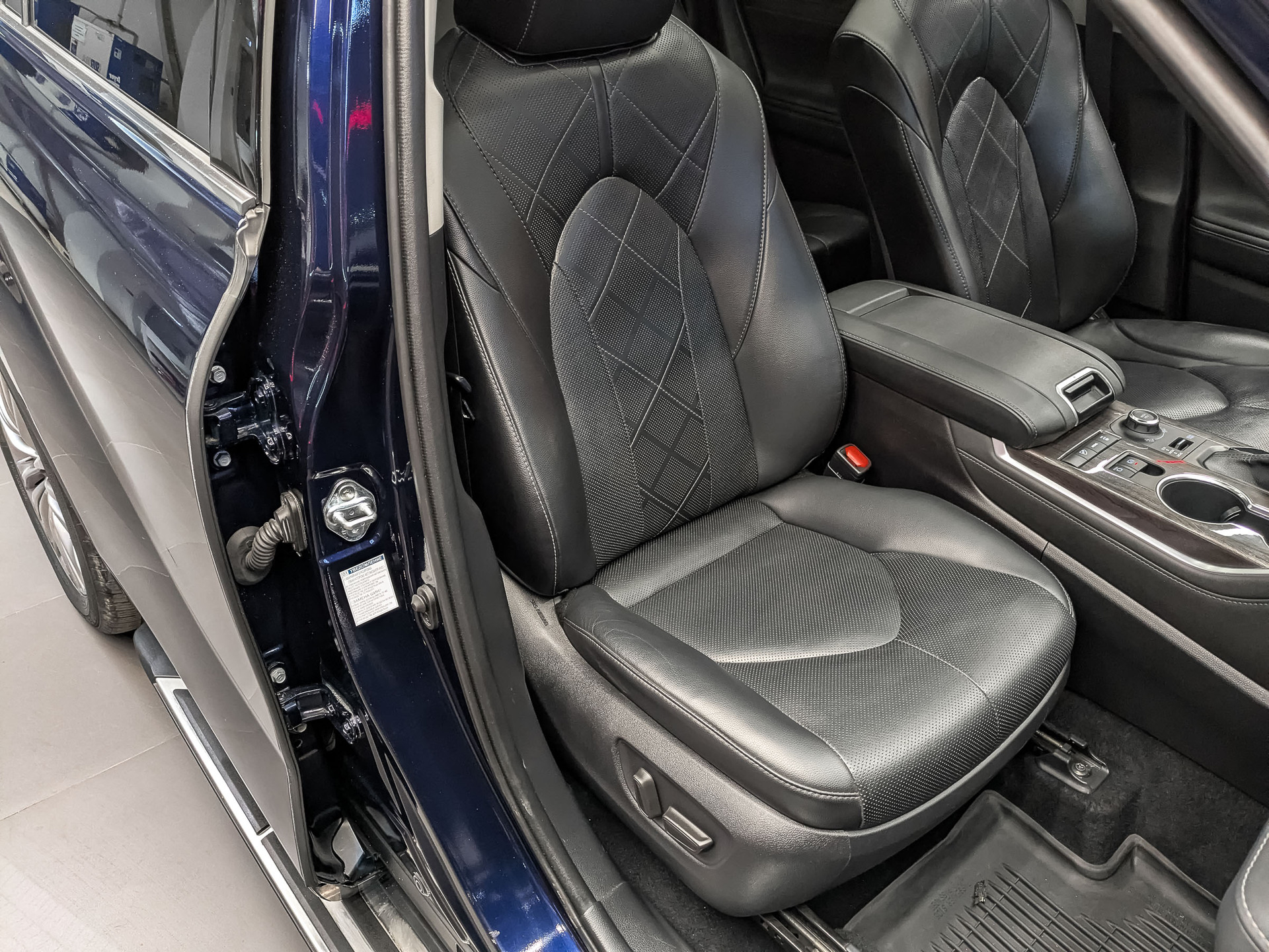 TOYOTA Highlander 3.50 (249 л.с), автомат, 2021, пробег 129 570 км